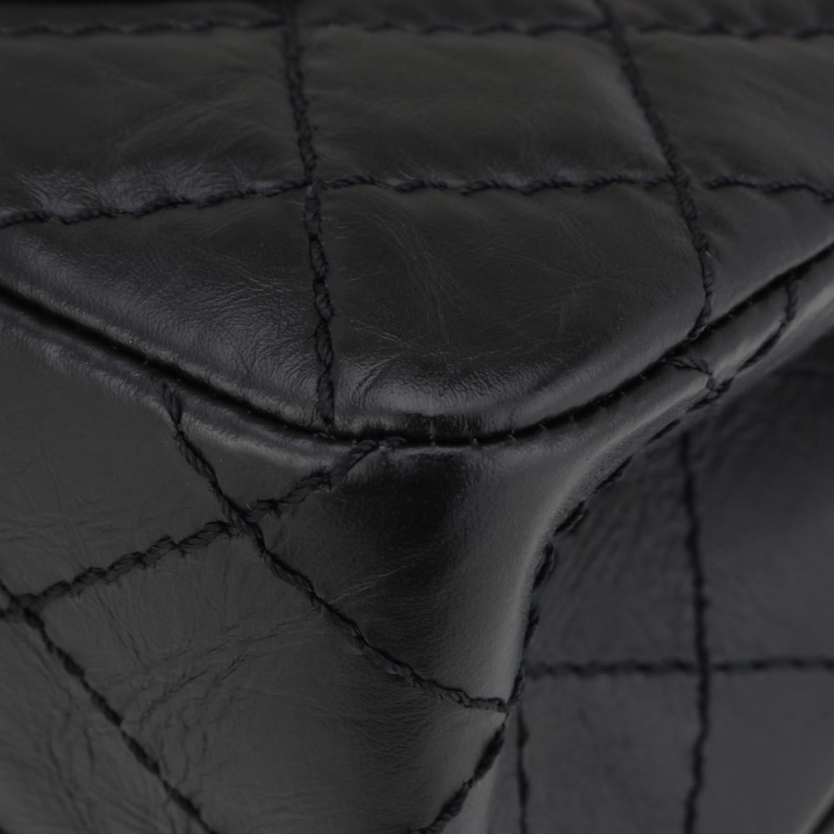 CHANEL Space Charms 2.55 Reissue 225 Sac à rabat en cuir de veau vieilli noir 2017 en vente 5