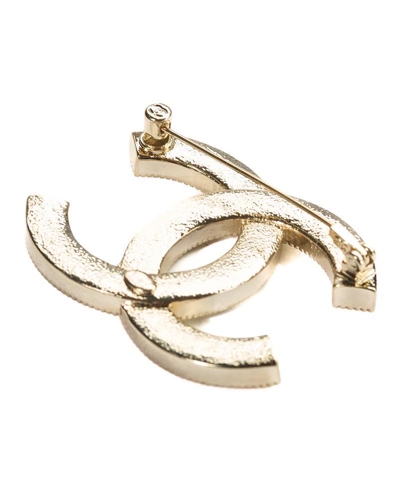 Beige Chanel Spilla CC Logo Perla Bianca in vendita