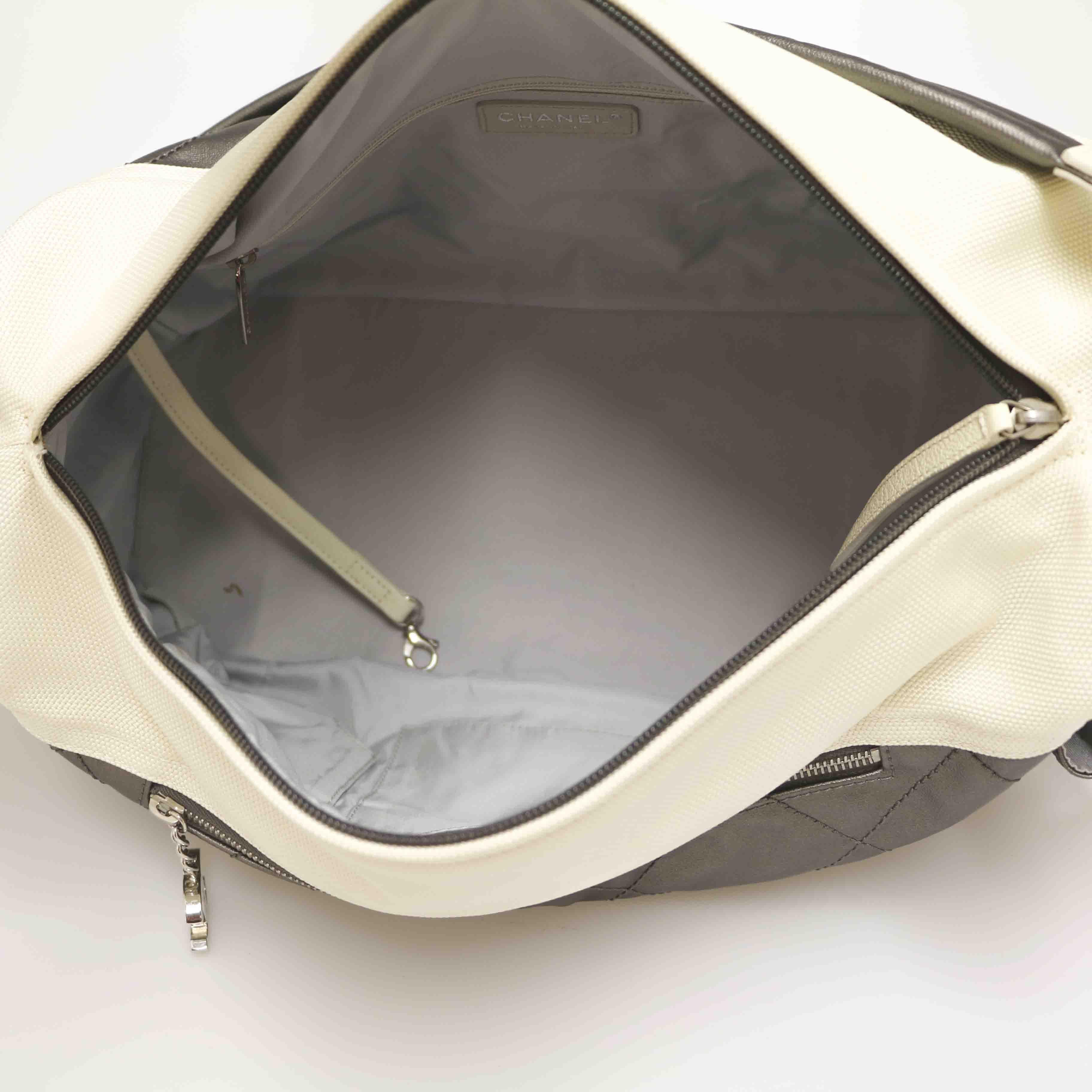 Bolsa de deporte CHANEL de lona bicolor 4
