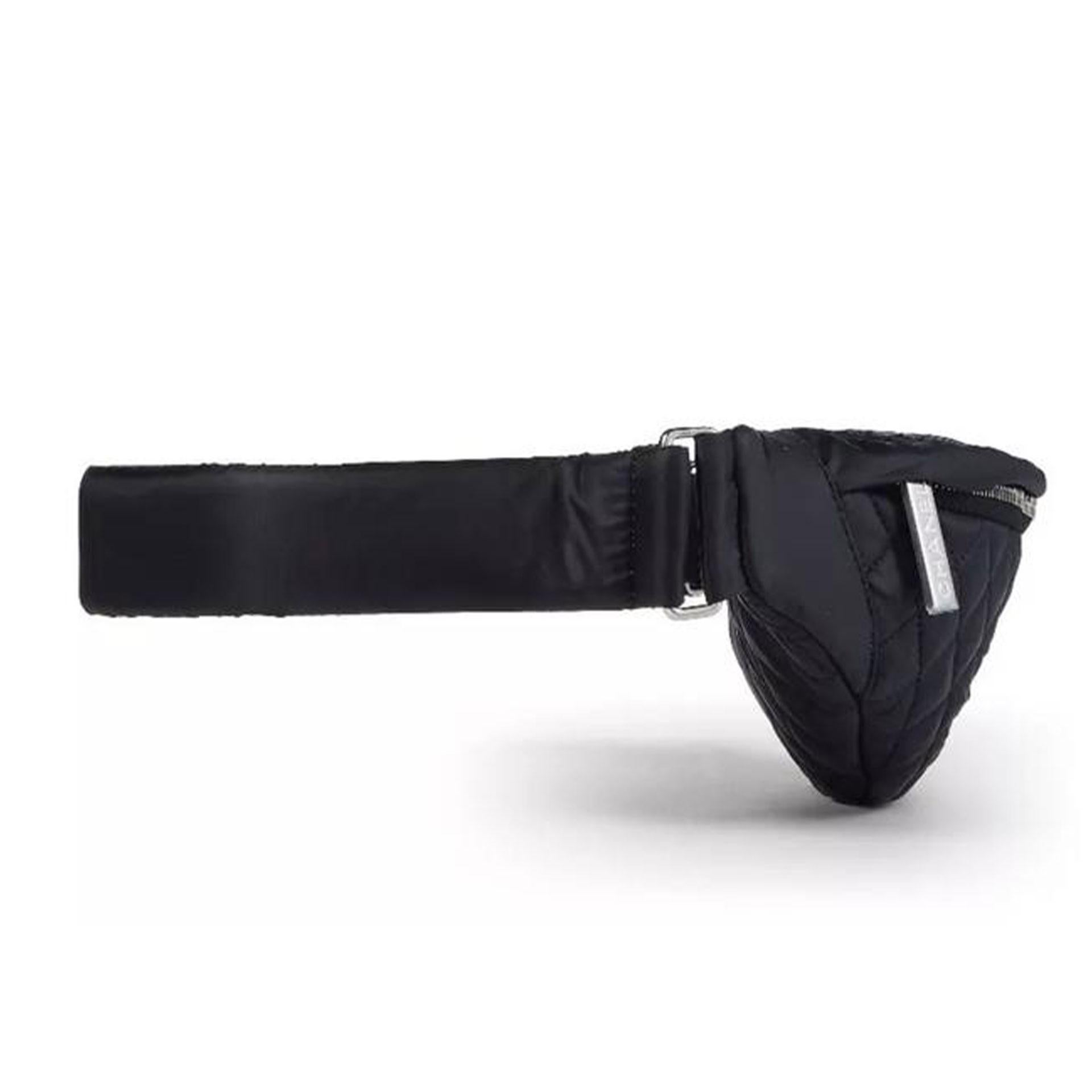 Nero Marsupio Chanel Sport Crossbody in nylon nero in vendita