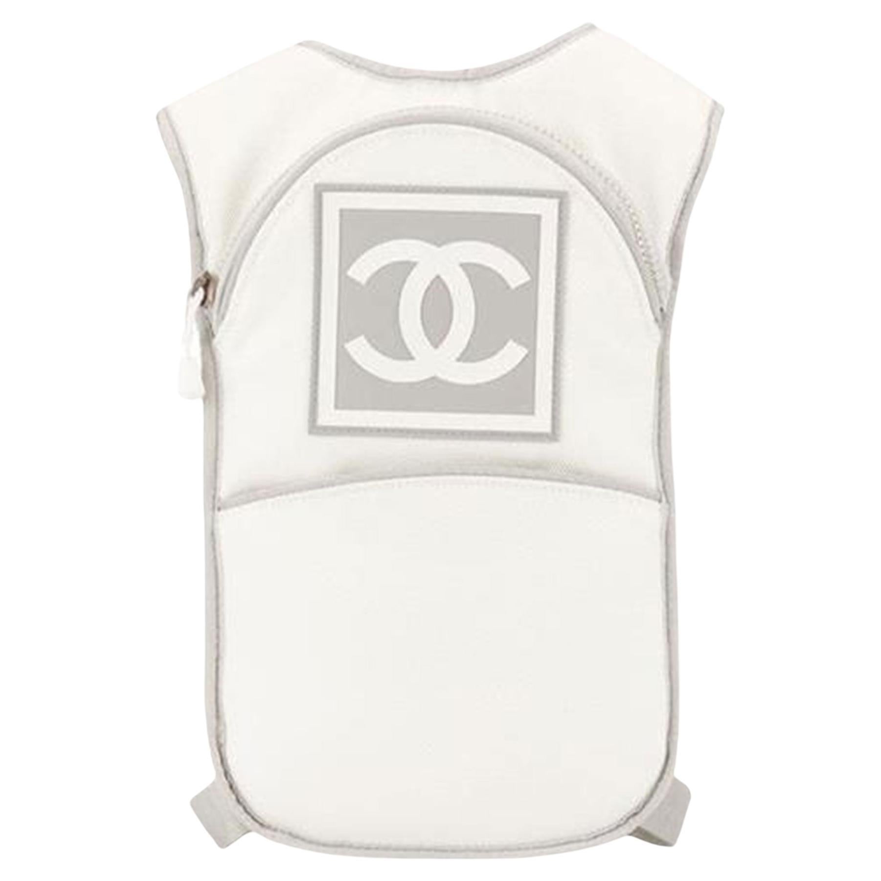 Gris Sac à dos Chanel Sport en nylon blanc et gris en vente