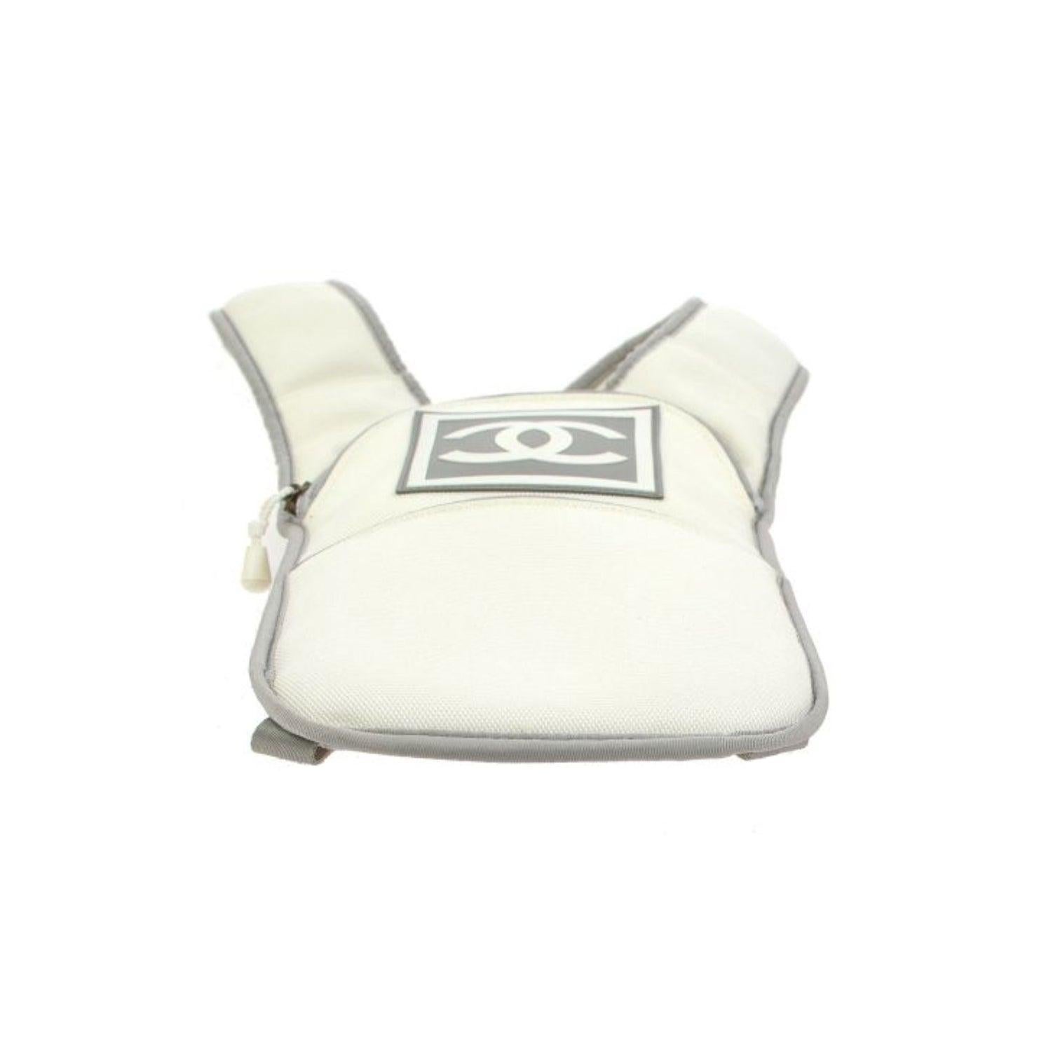 Sac à dos Chanel Sport en nylon blanc et gris en vente 3