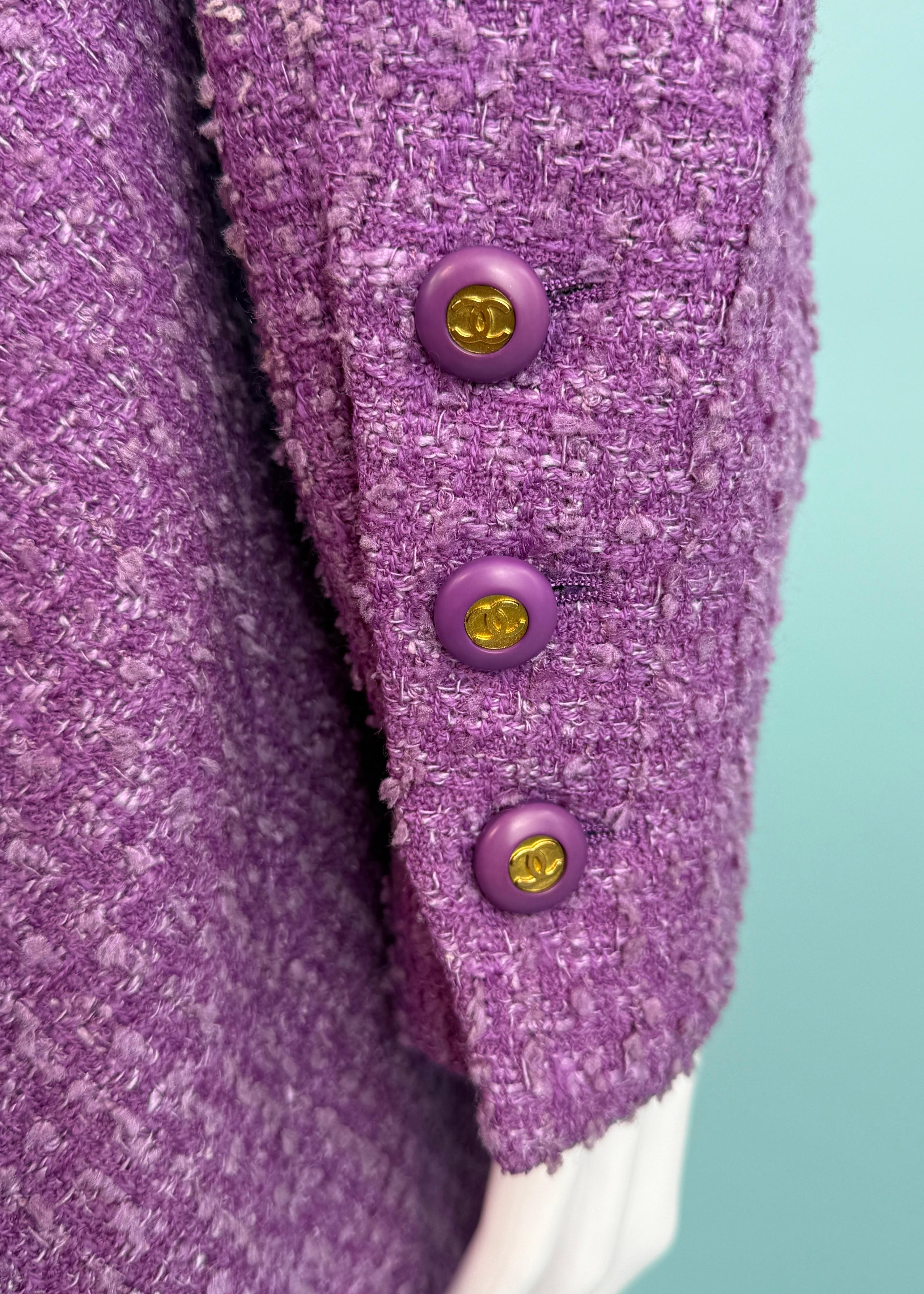 Women's Chanel Spring 1994 Runway Purple Boucle Jacket & Skirt Suit Set For Sale