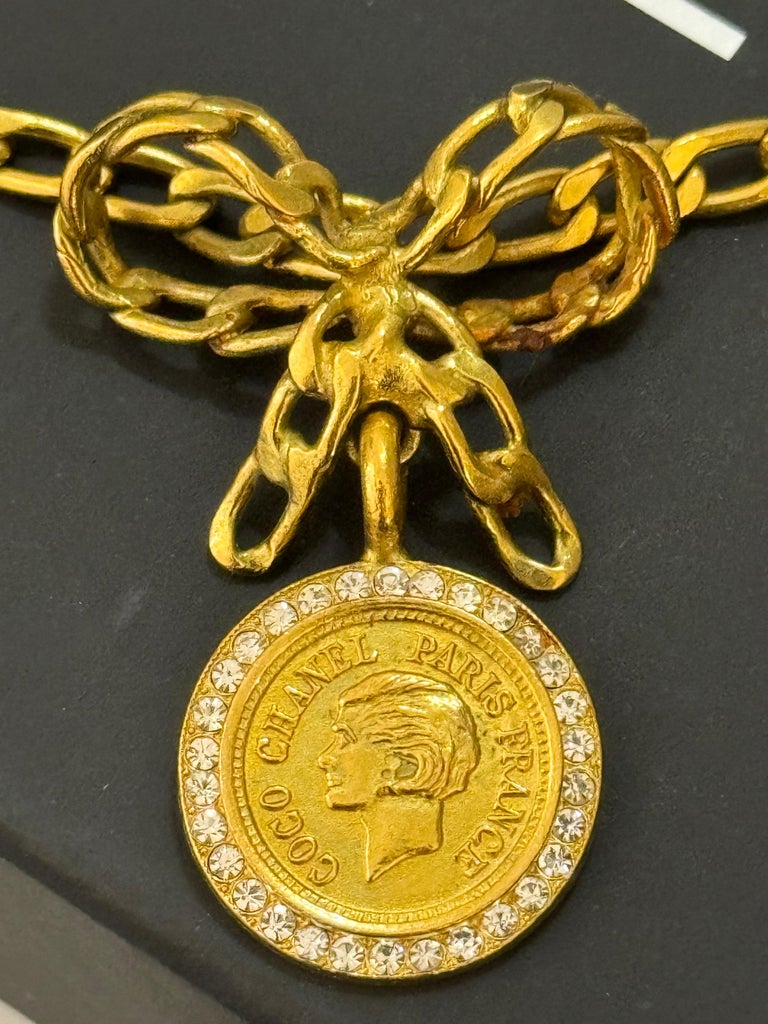 Chanel spring 1995 Barbie collection medallion choker bow  display picture 1