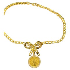Chanel primavera 1995, collezione Barbie, collana a medaglione, girocollo, fiocco e nastro