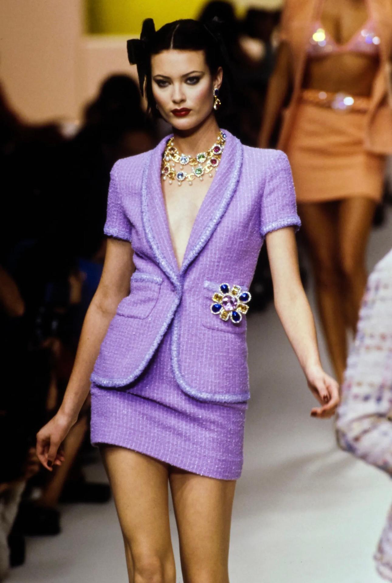 Chanel primavera 1995 Barbie colección pasarela fantasía chaqueta tweed en venta 1