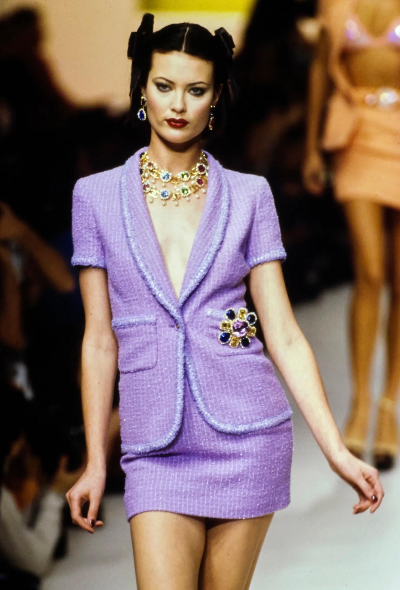 Chanel primavera 1995 Barbie colección pasarela fantasía chaqueta tweed en venta 2
