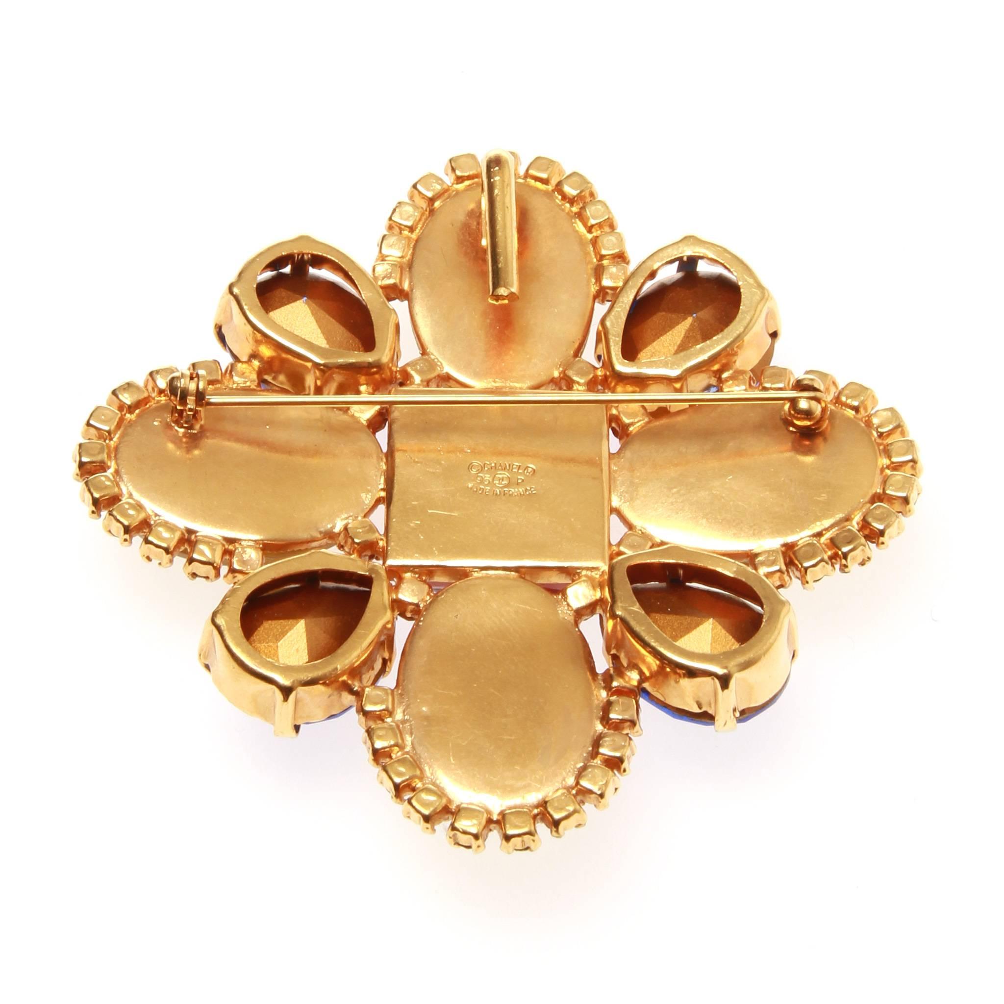 Chanel brooch featuring maltese cross/flower arranged Gripoix glass and rhinestones from Spring 1995. 

Roll needle fastening. 

Stamped 95 P 