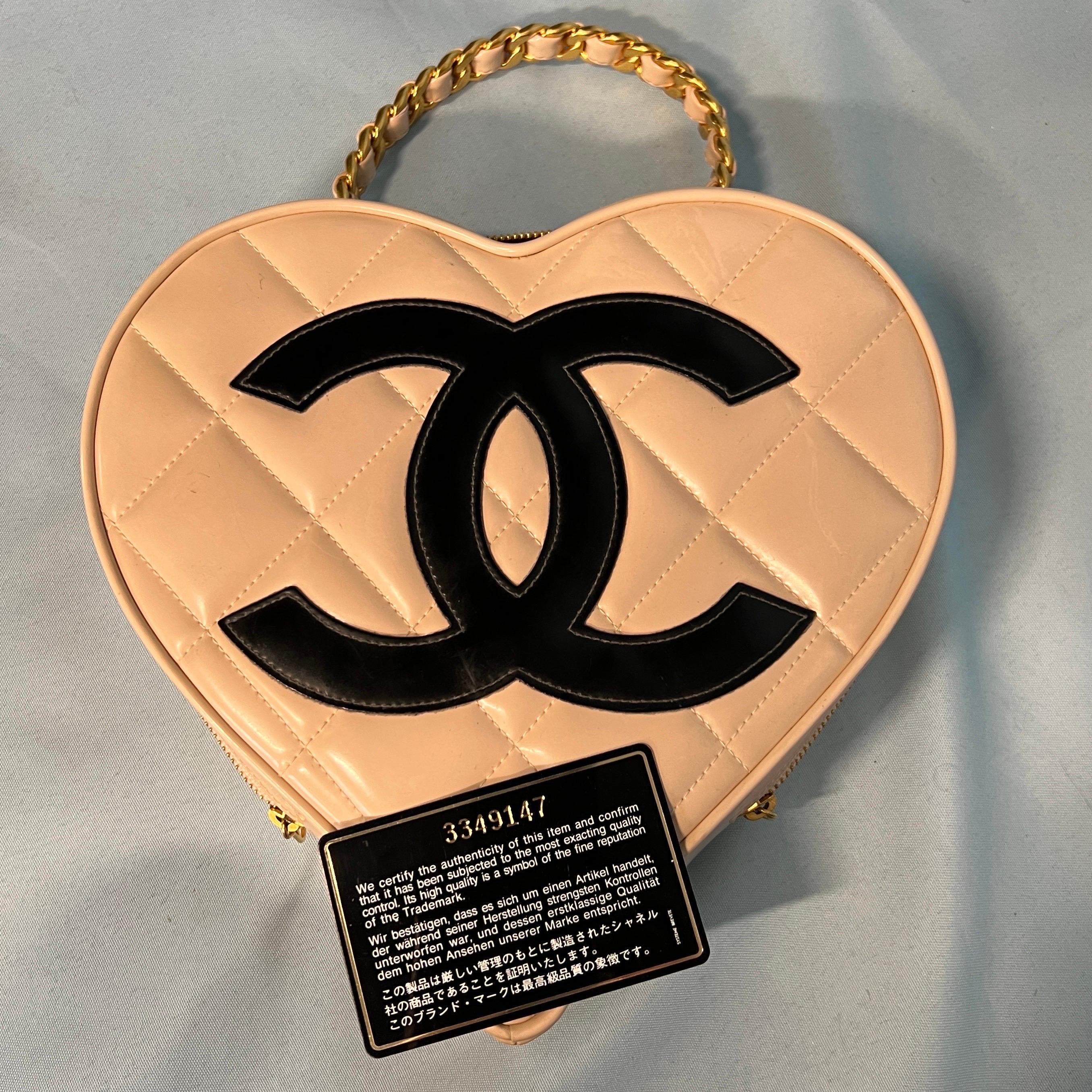 Chanel Spring 1995 Heart CC Patent Quilted Leather Bag In Good Condition In Hertfordshire, GB