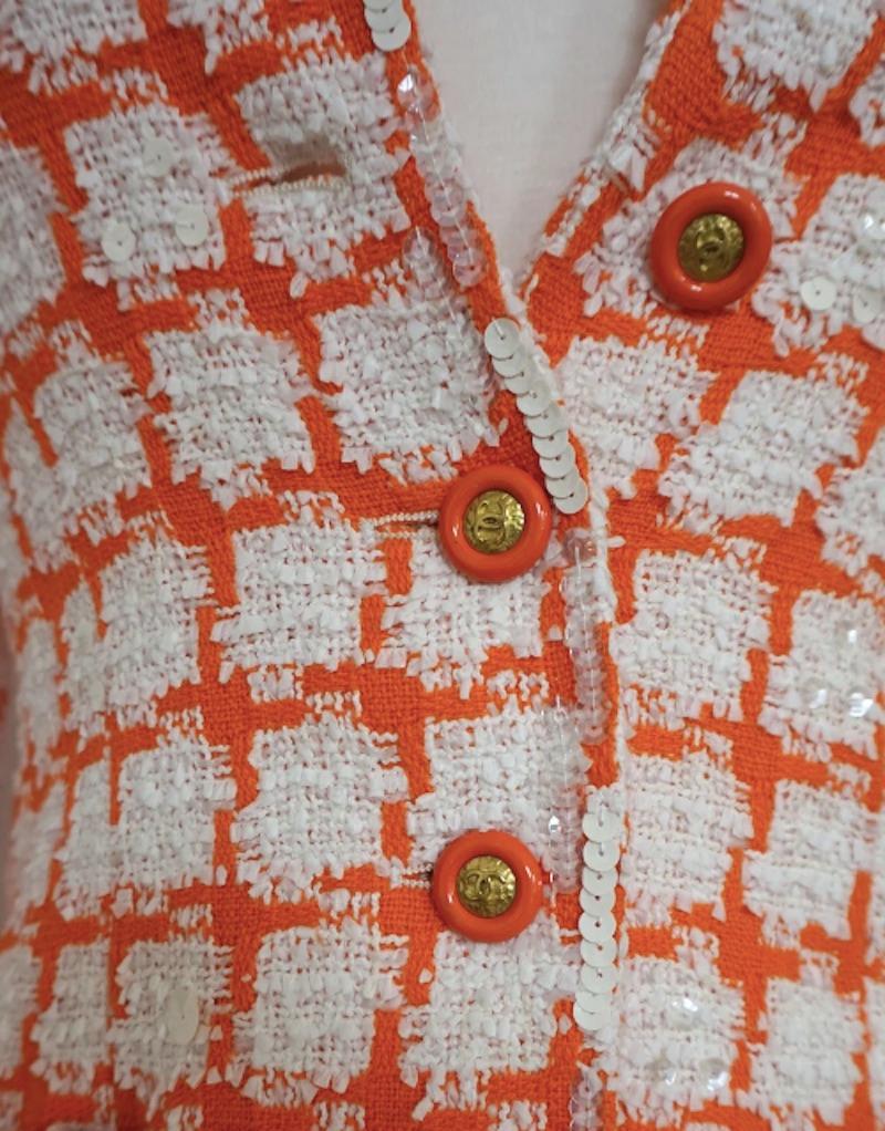 Chanel Spring 1995 Orange and White Sequined Tweed Jacket (Runway) For Sale 1