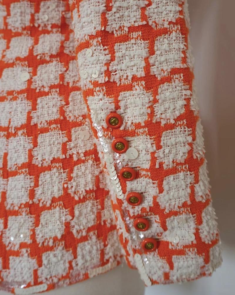 Chanel Spring 1995 Orange and White Sequined Tweed Jacket (Runway) For Sale 2