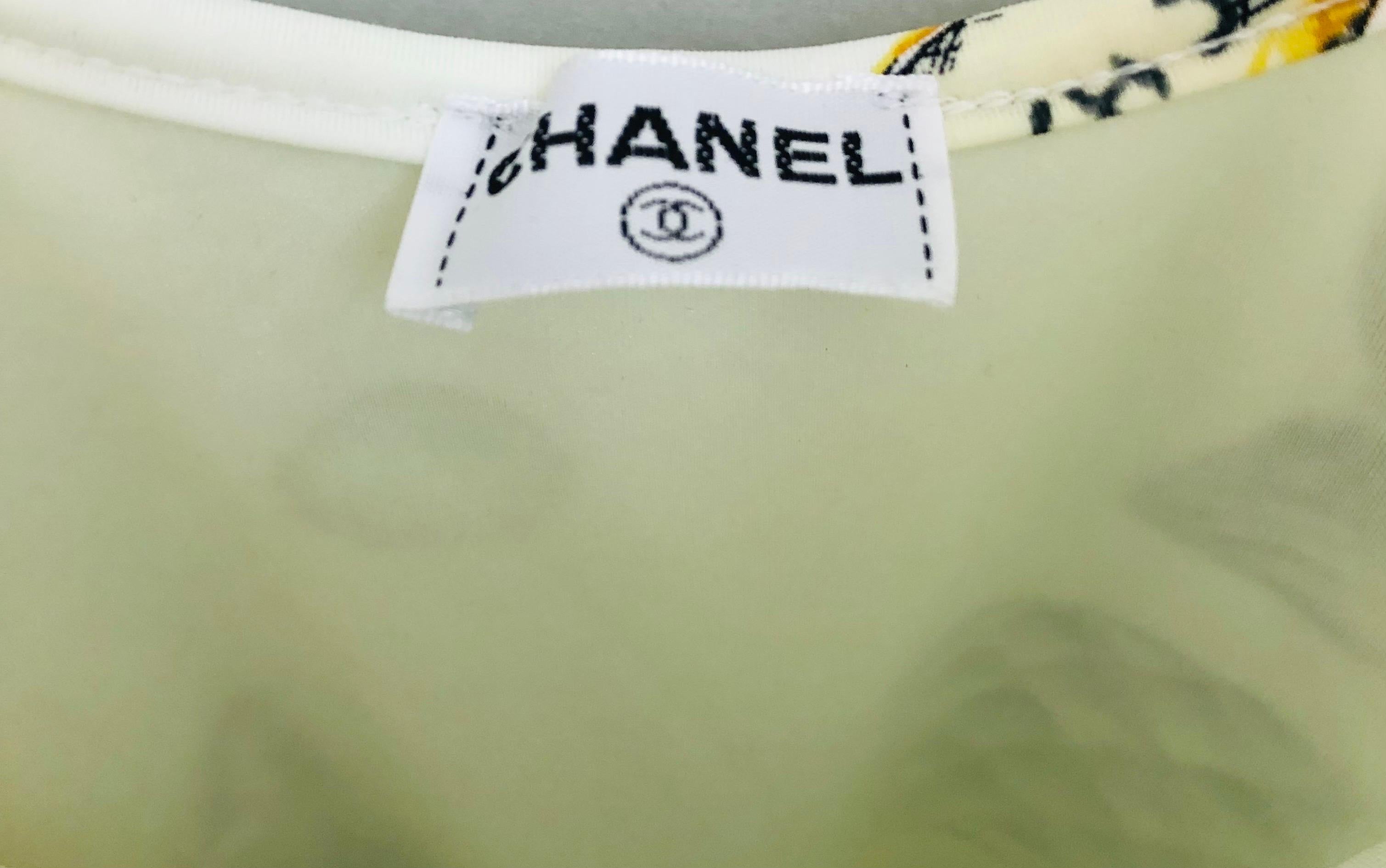 Chanel spring 1996 iconic print white swimsuit In Excellent Condition For Sale In Sheung Wan, HK