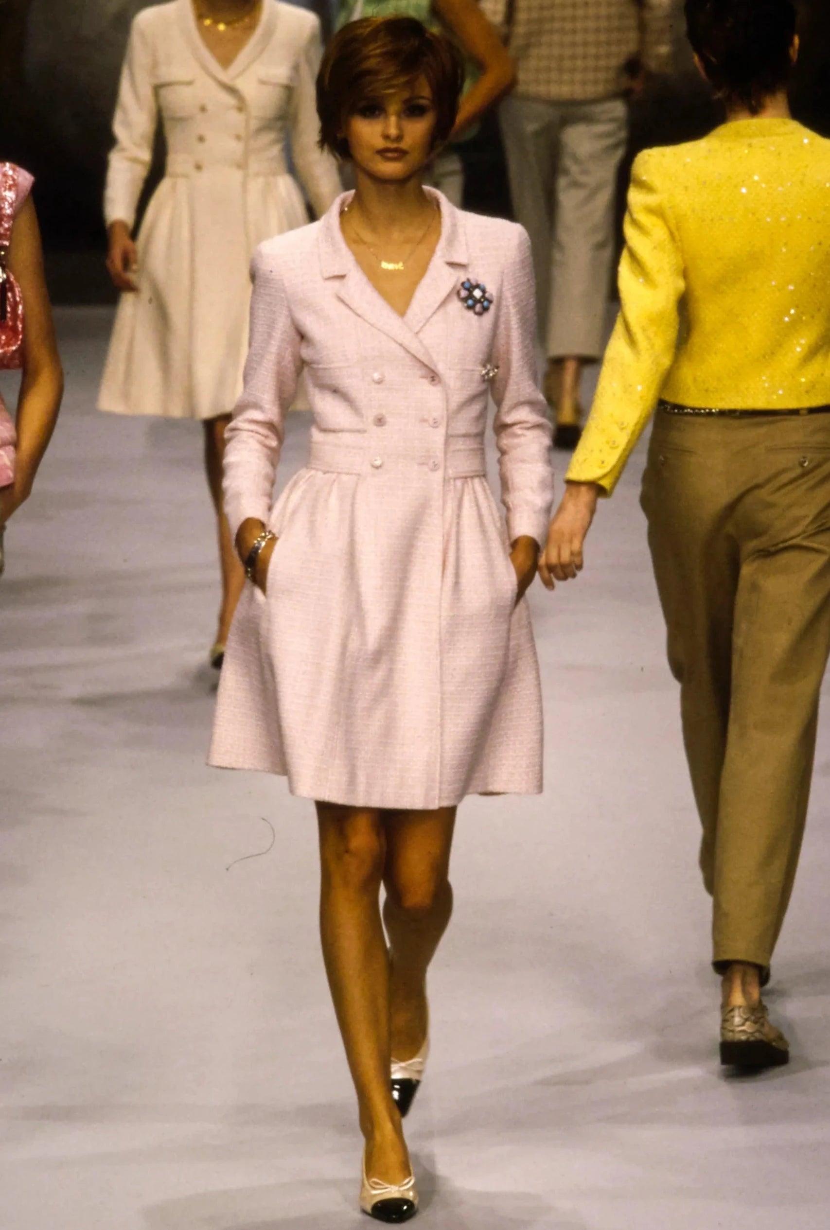 Chanel Spring 1996 Runway Peach Tweed Jacket Dress In Excellent Condition In Hertfordshire, GB