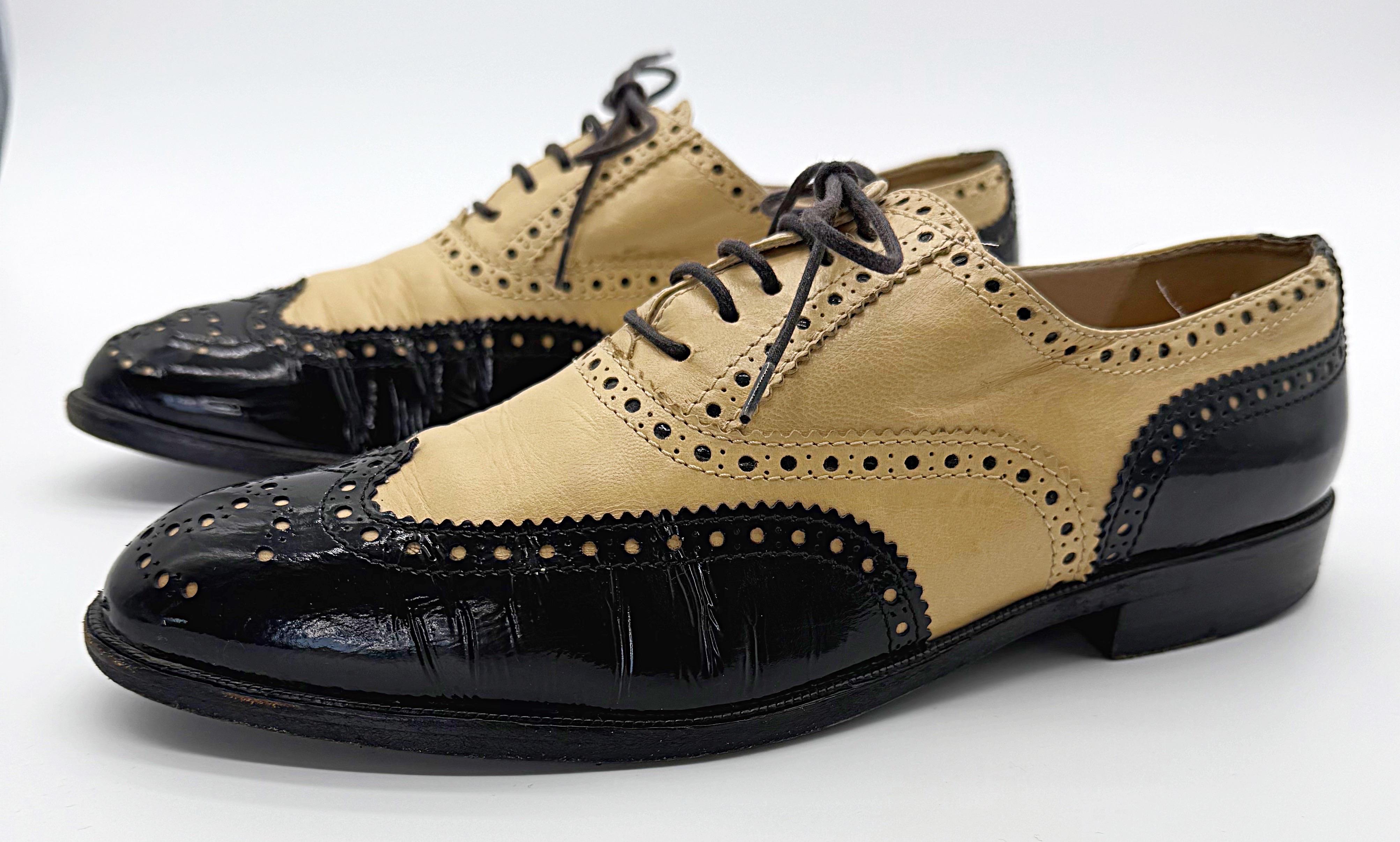 Chanel Primavera 1996 Talla 38.5 Tan + Black Spectator Vintage Lace-Up Oxfords Shoes en Bueno estado para la venta en San Diego, CA