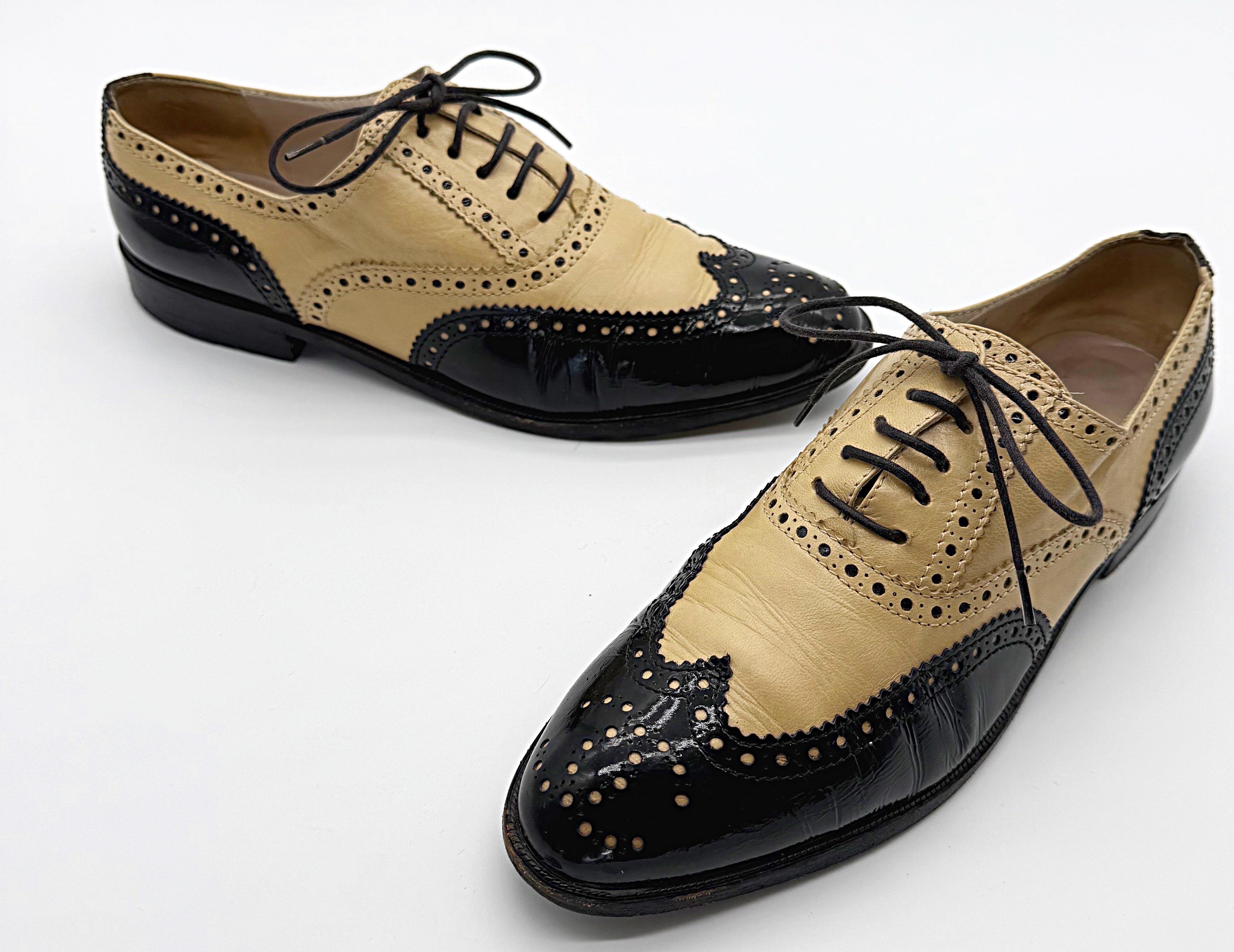 Chanel Primavera 1996 Talla 38.5 Tan + Black Spectator Vintage Lace-Up Oxfords Shoes en venta 2