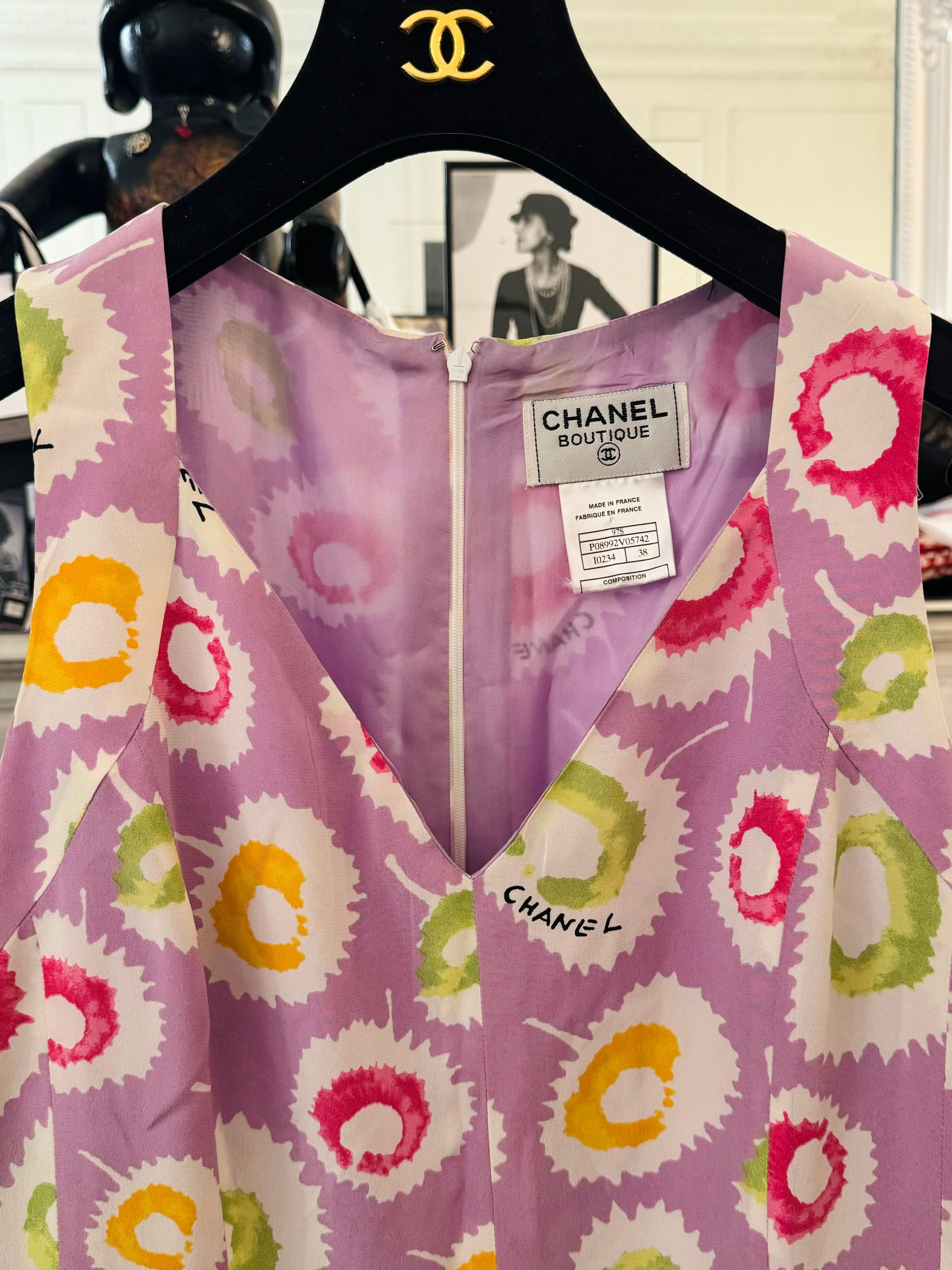 Chanel runway spring summer 1997 silk lilac dress in excellent condition size 38 FR camélia print coco sketch by Karl Lagerfeld 