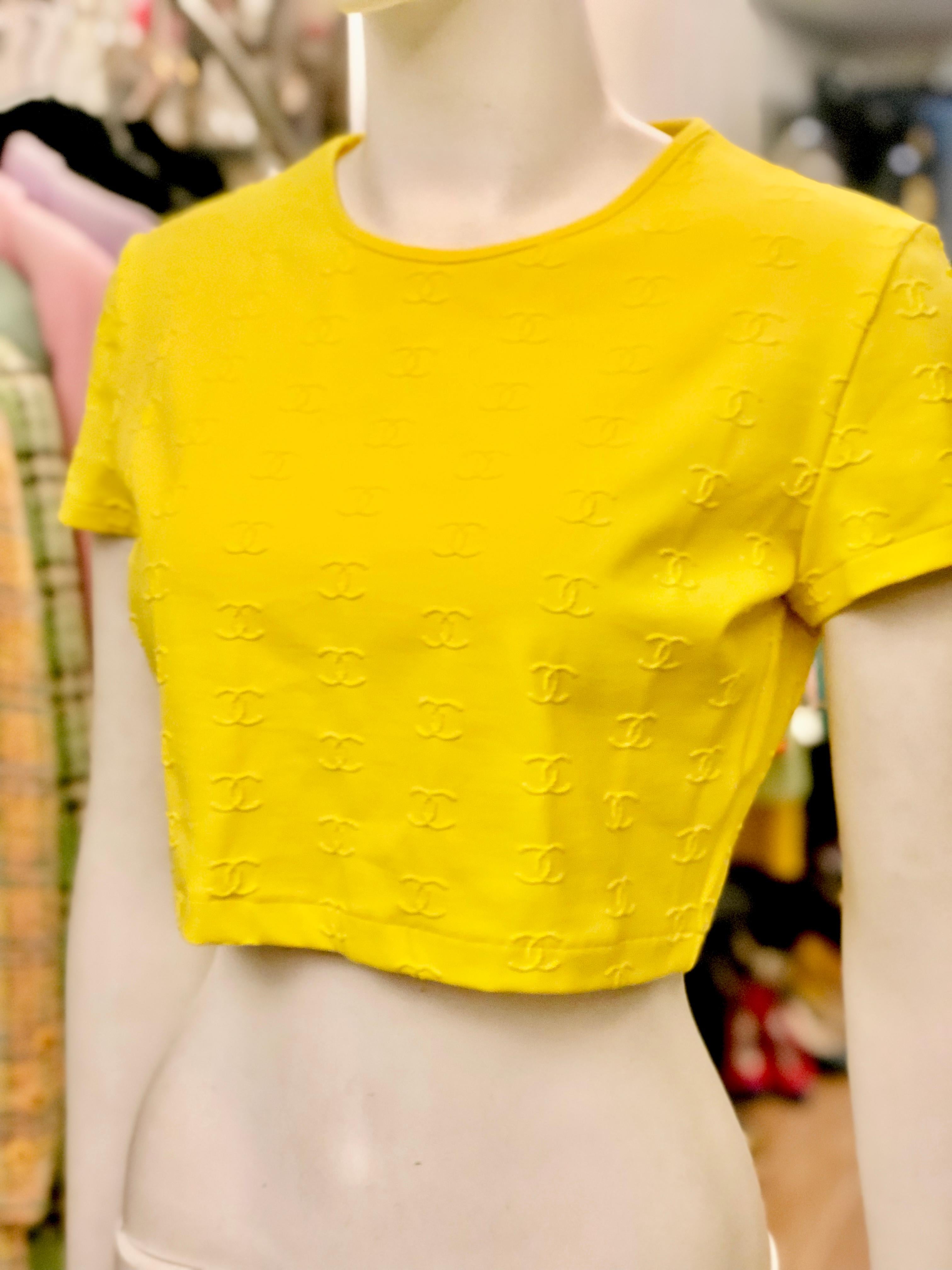 - Vintage 1997 spring Chanel yellow “CC” cropped top. 

- Size 44. (It fits smaller since it stretches.) 

-90.1% Nylon. 9.9% Spandex. 

