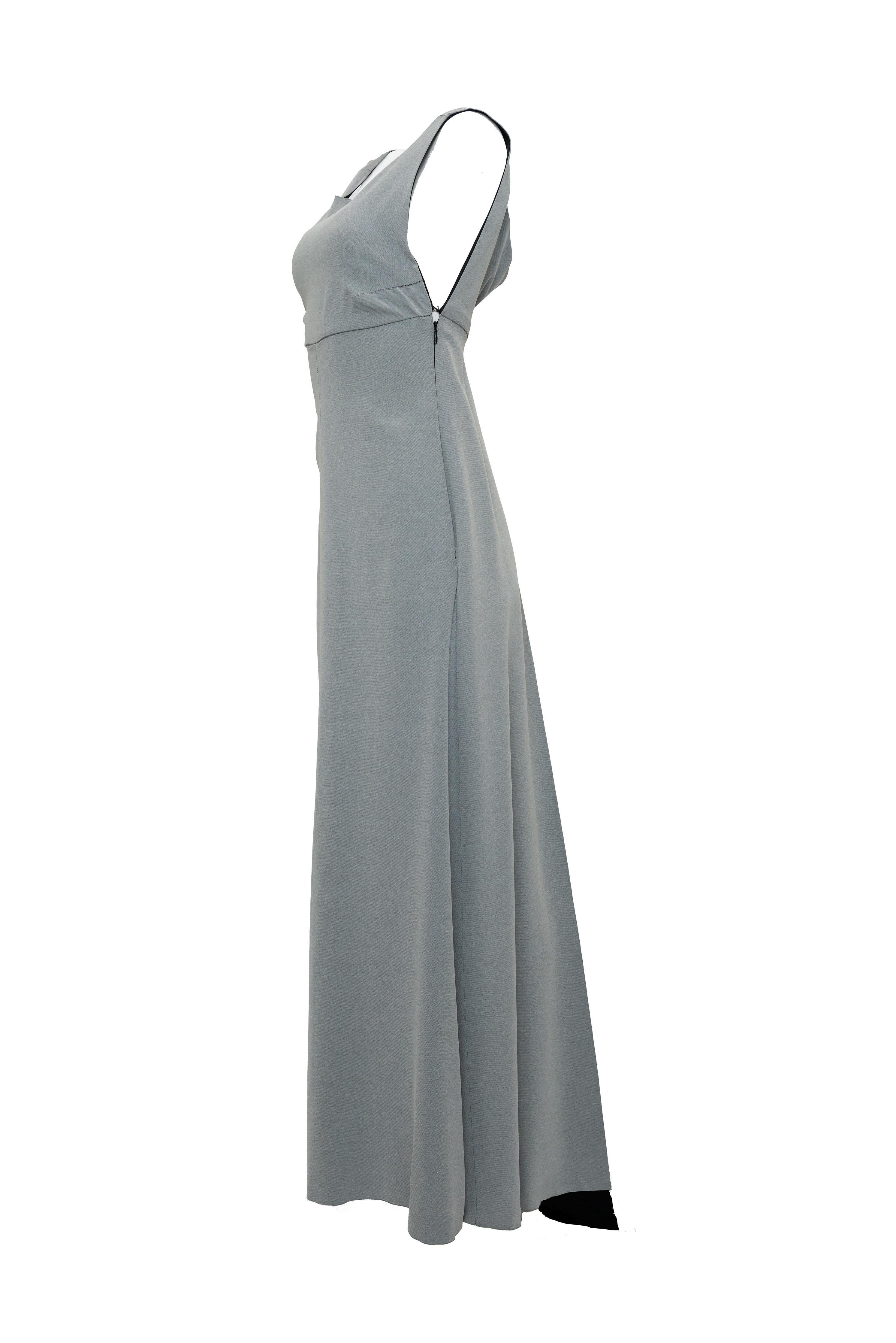 Chanel Spring 1998 Gray Empire Waist Gown With Black Train en Excelente estado para la venta en Los Angeles, CA