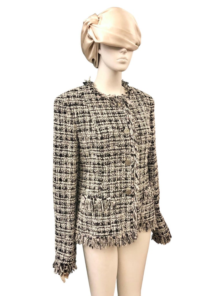- CHANEL spring 2004 black and white tweed jacket with frayed edge throughout. 

- Two front pockets. 

- Silver hardware 