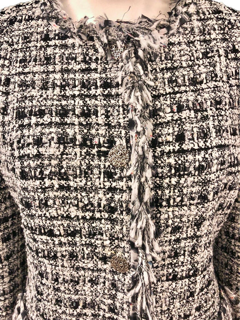 Chanel Spring 2004 Black and White Tweed Jacket with Frayed Edge Throughout  In Excellent Condition For Sale In Sheung Wan, HK