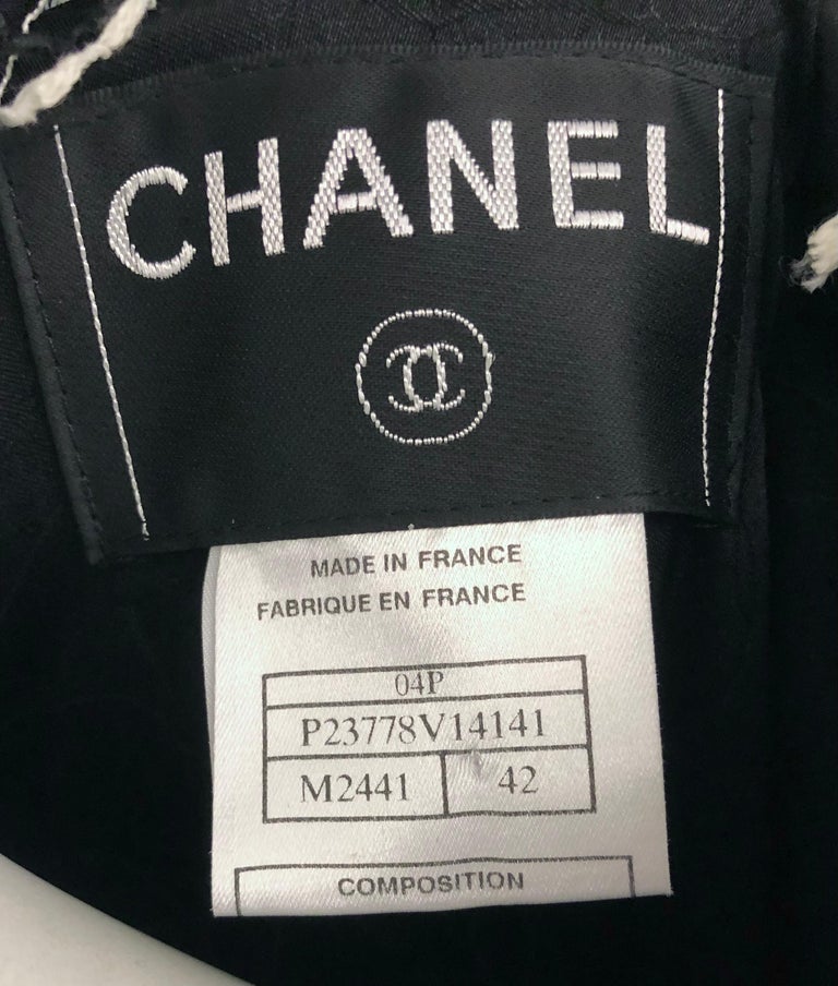Chanel Spring 2004 Black and White Tweed Jacket with Frayed Edge Throughout  For Sale 3