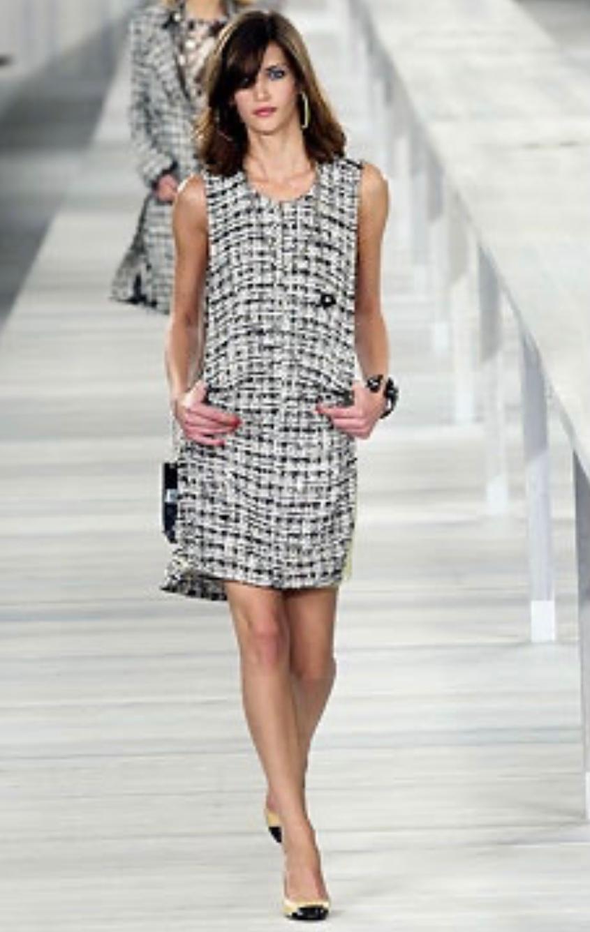 Chanel Spring 2004 Black and White Tweed Jacket with Frayed Edge Throughout For Sale 3