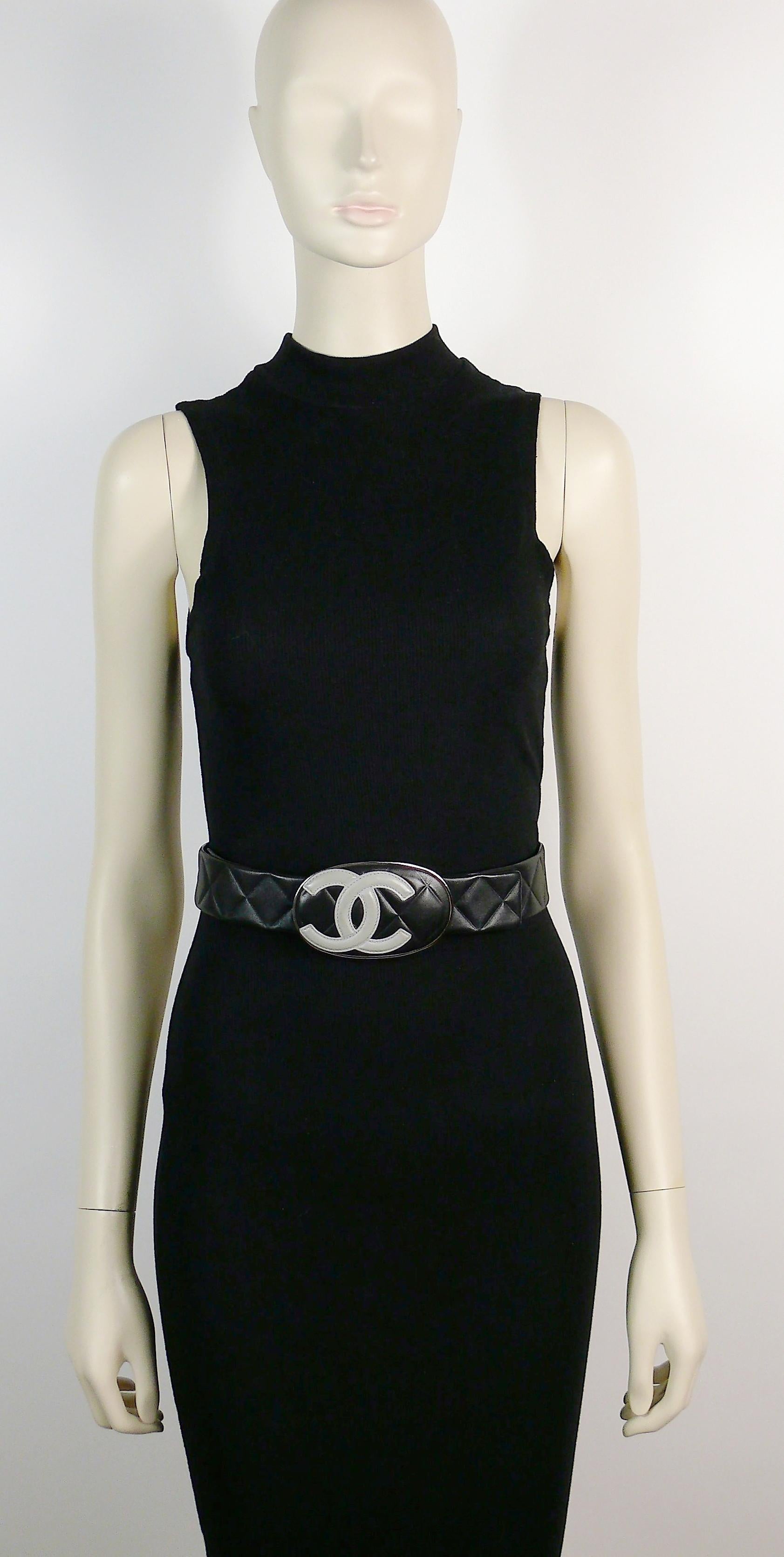 Chanel Spring 2005 Black and Grey Cambon CC Logo Quilted Leather Wide Belt In Good Condition In Nice, FR