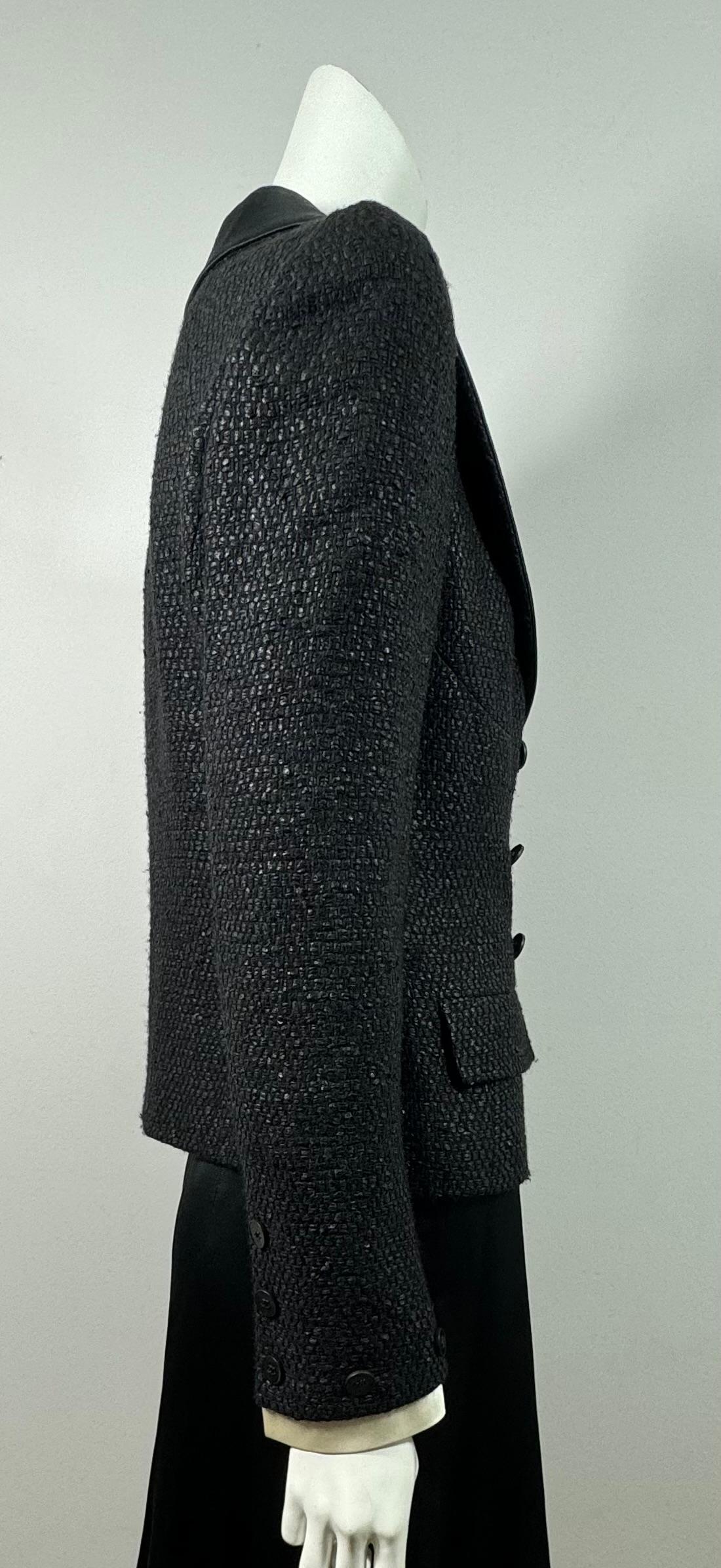 Chanel Primavera 2005 Chaqueta de tweed negra de doble botonadura con puños desmontables-Talla 40 en venta 5