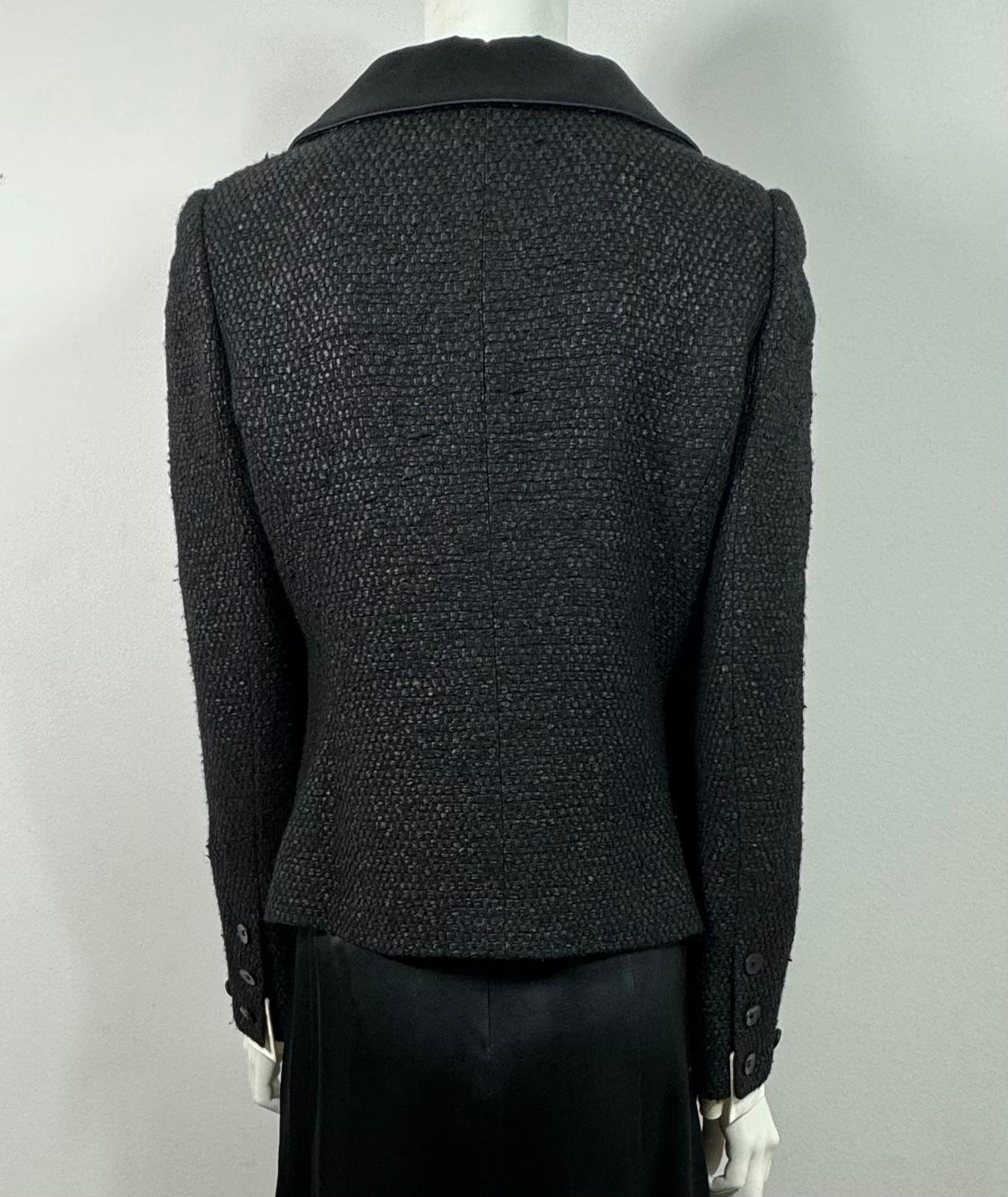 Chanel Primavera 2005 Chaqueta de tweed negra de doble botonadura con puños desmontables-Talla 40 en venta 7