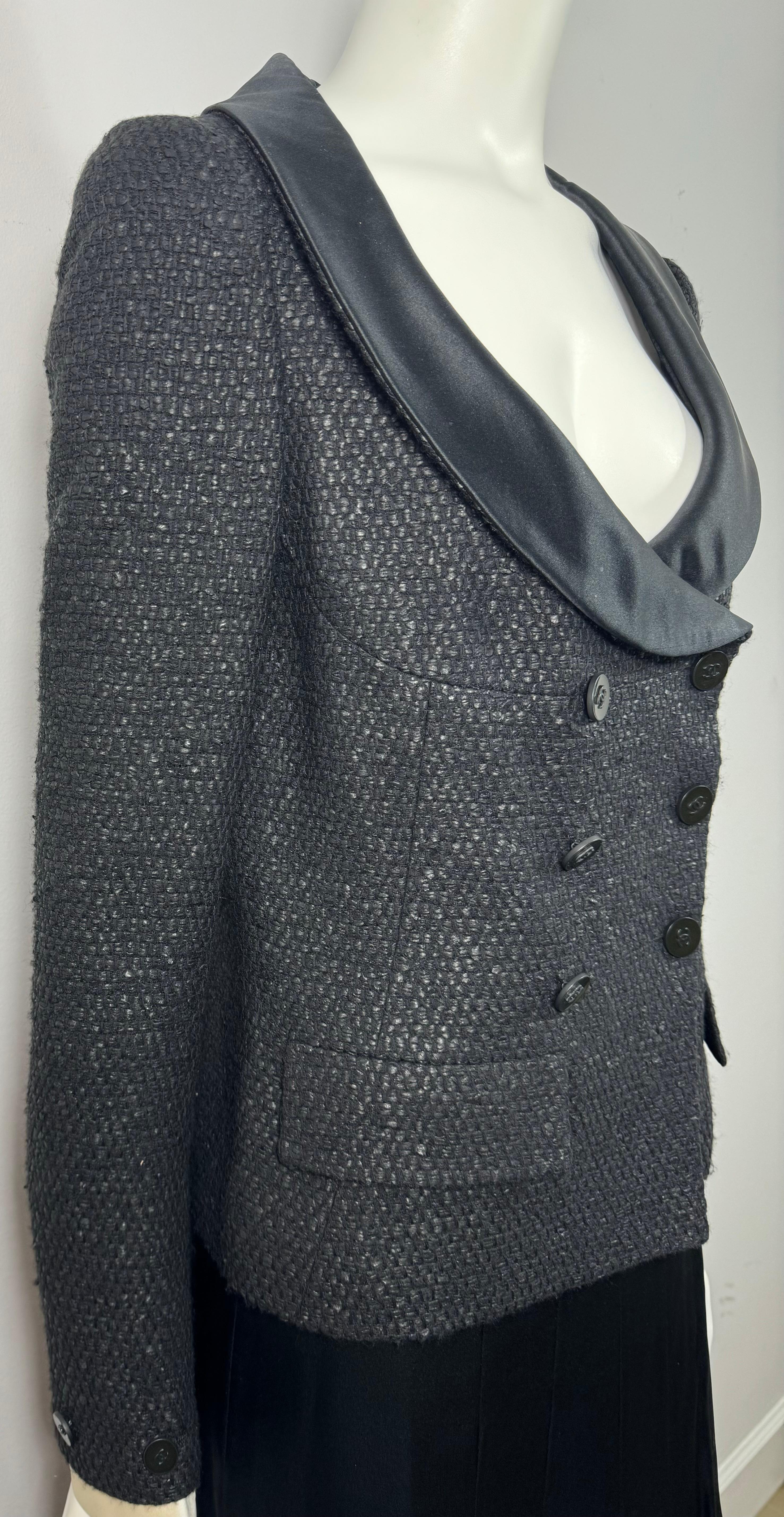 Chanel Primavera 2005 Chaqueta de tweed negra de doble botonadura con puños desmontables-Talla 40 en Bueno estado para la venta en West Palm Beach, FL