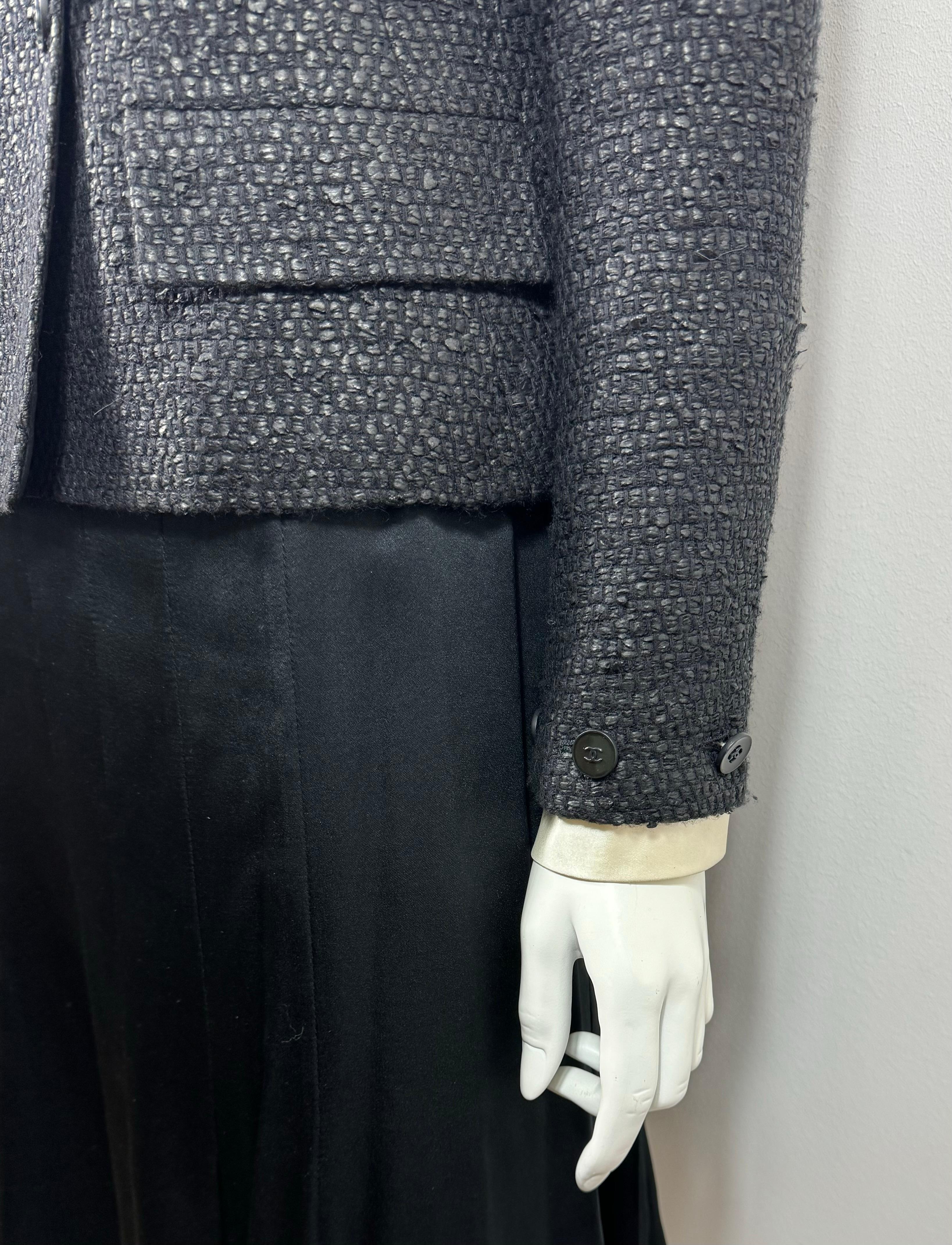 Chanel Primavera 2005 Chaqueta de tweed negra de doble botonadura con puños desmontables-Talla 40 en venta 1
