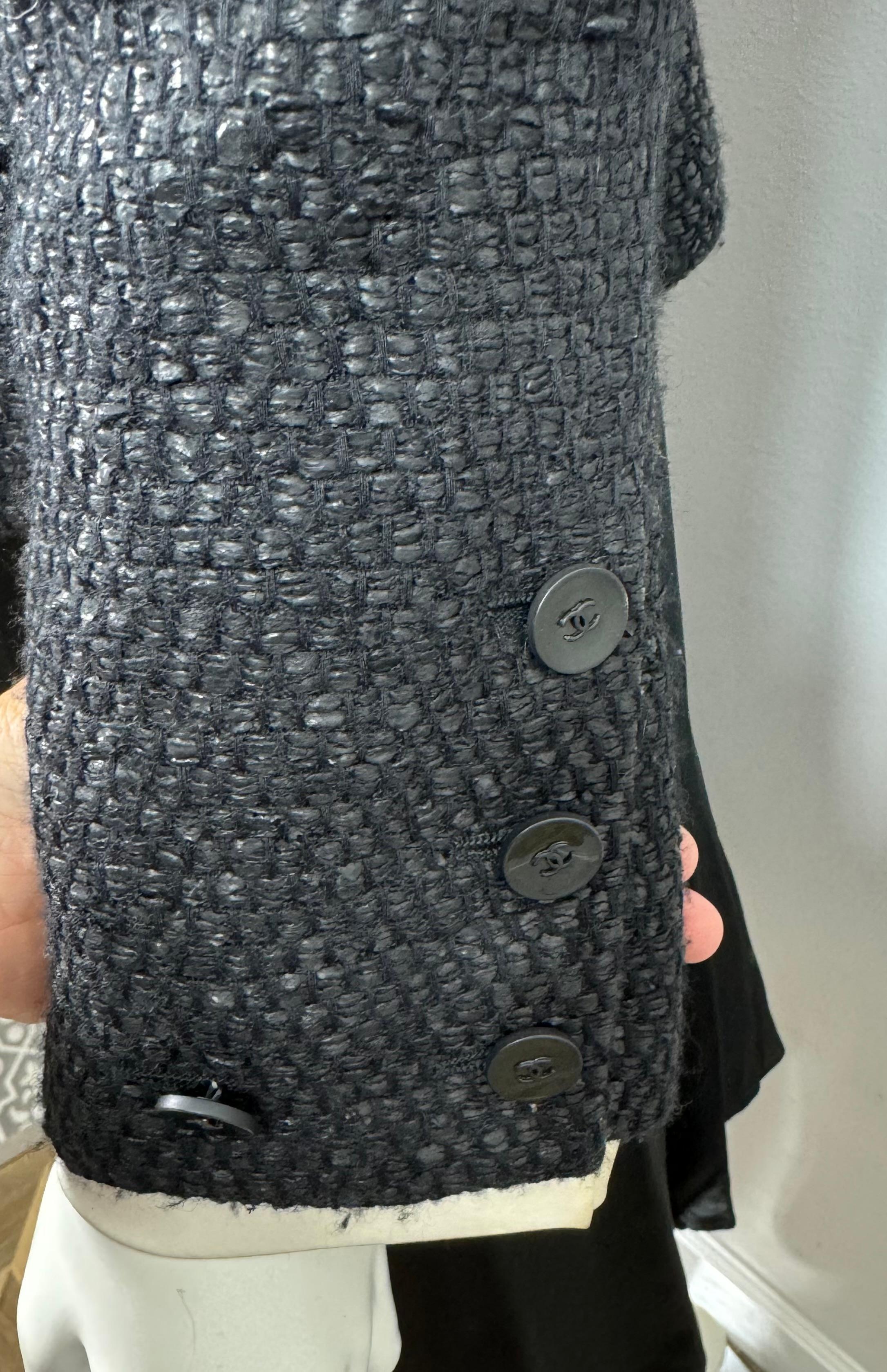 Chanel Primavera 2005 Chaqueta de tweed negra de doble botonadura con puños desmontables-Talla 40 en venta 2