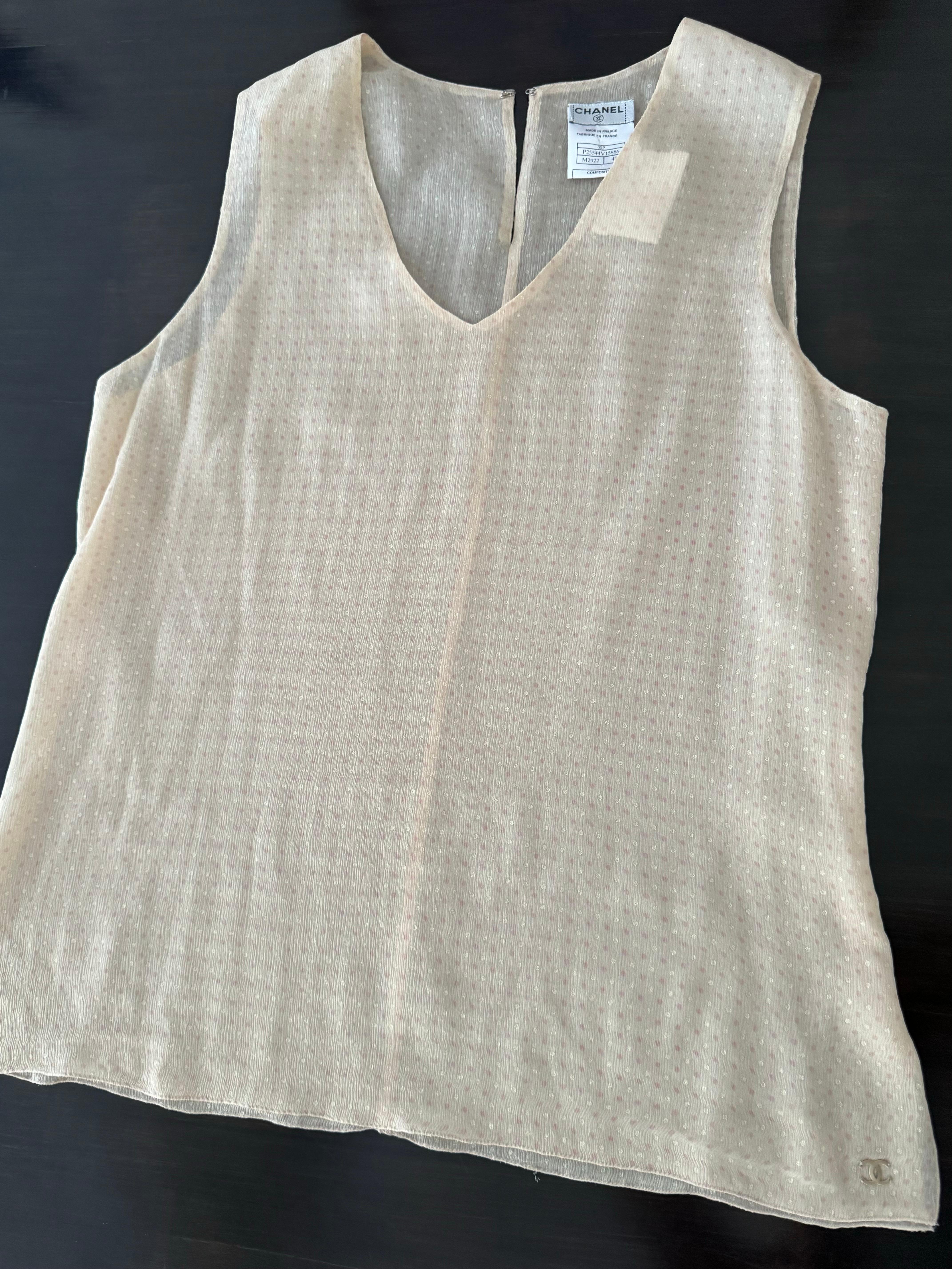 Chanel Spring 2005 Cream Pink and Gold Sleeveless Silk Top-Size 42 For Sale 2