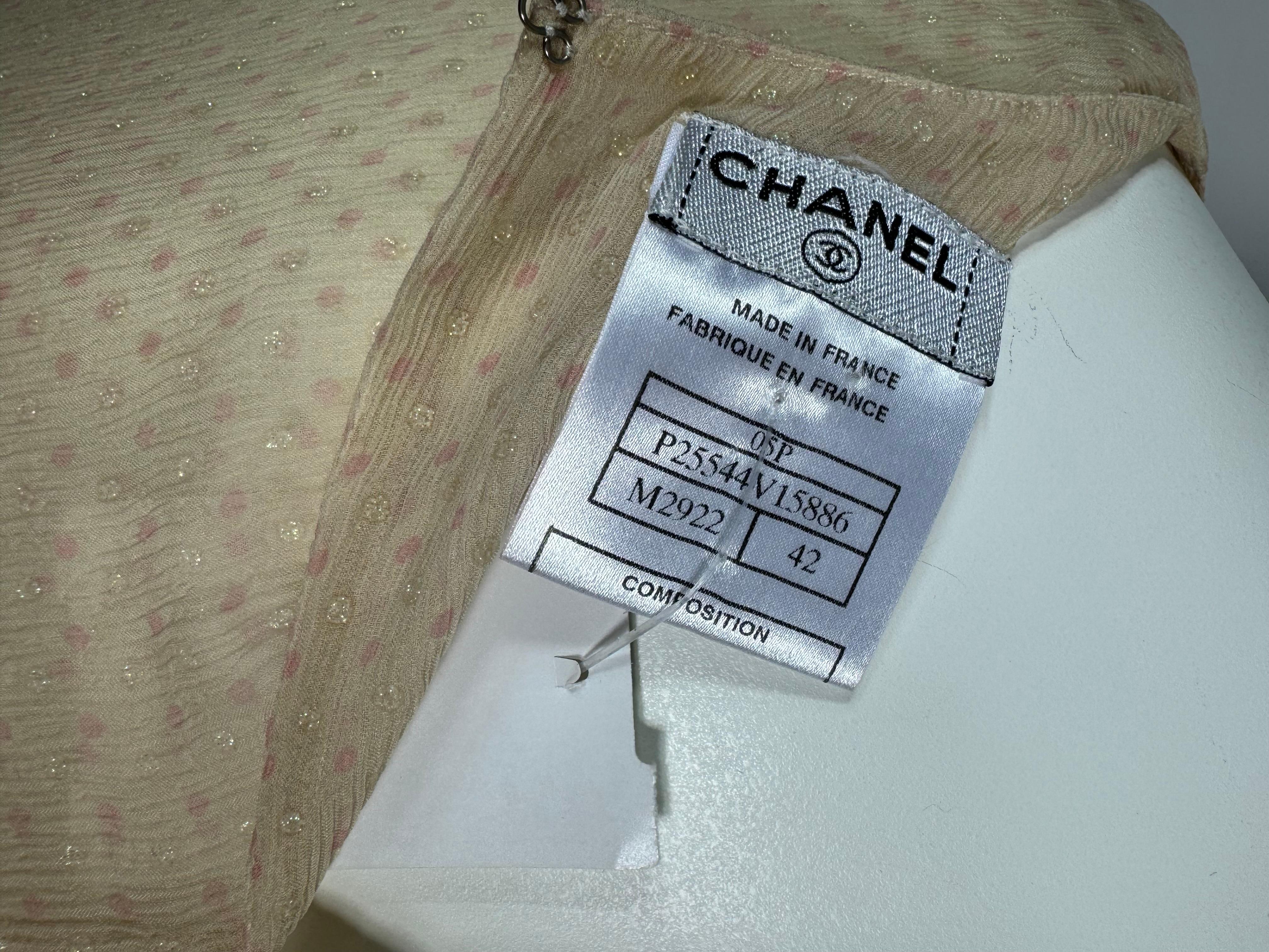 Chanel Spring 2005 Cream Pink and Gold Sleeveless Silk Top-Size 42 For Sale 4