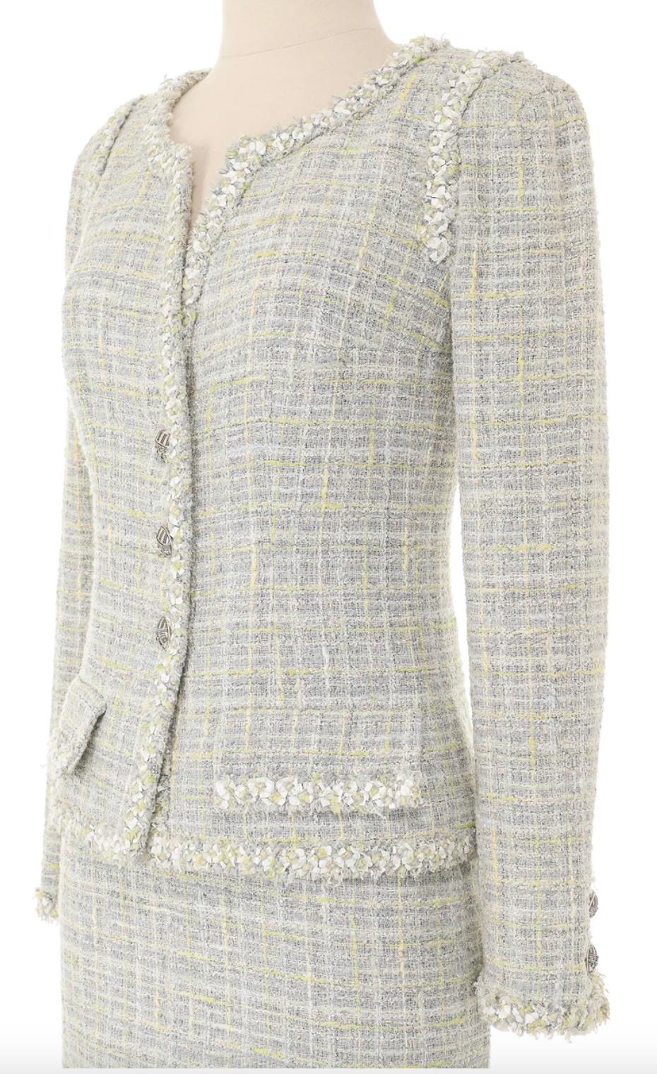 Chanel Spring 2009 Grey Tweed Skirt Suit In Excellent Condition For Sale In New York, NY