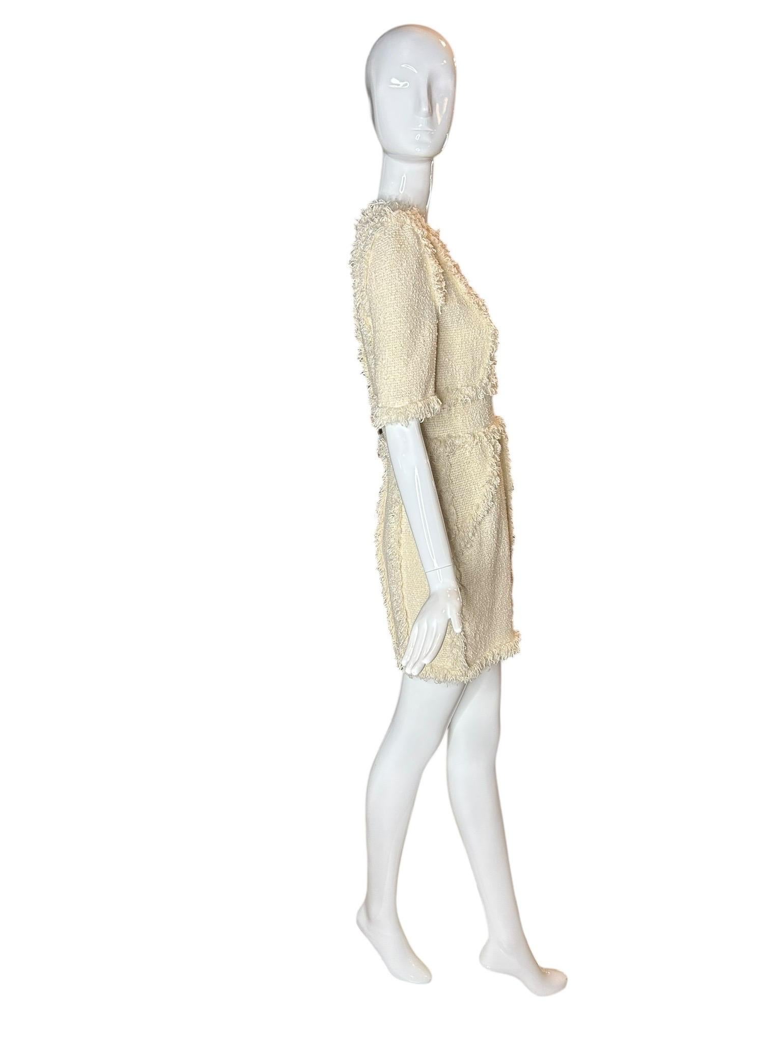Chanel Printemps 2010 Mini robe bouclée ivoire avec bordures à franges - Echantillon Taille 38 en vente 5