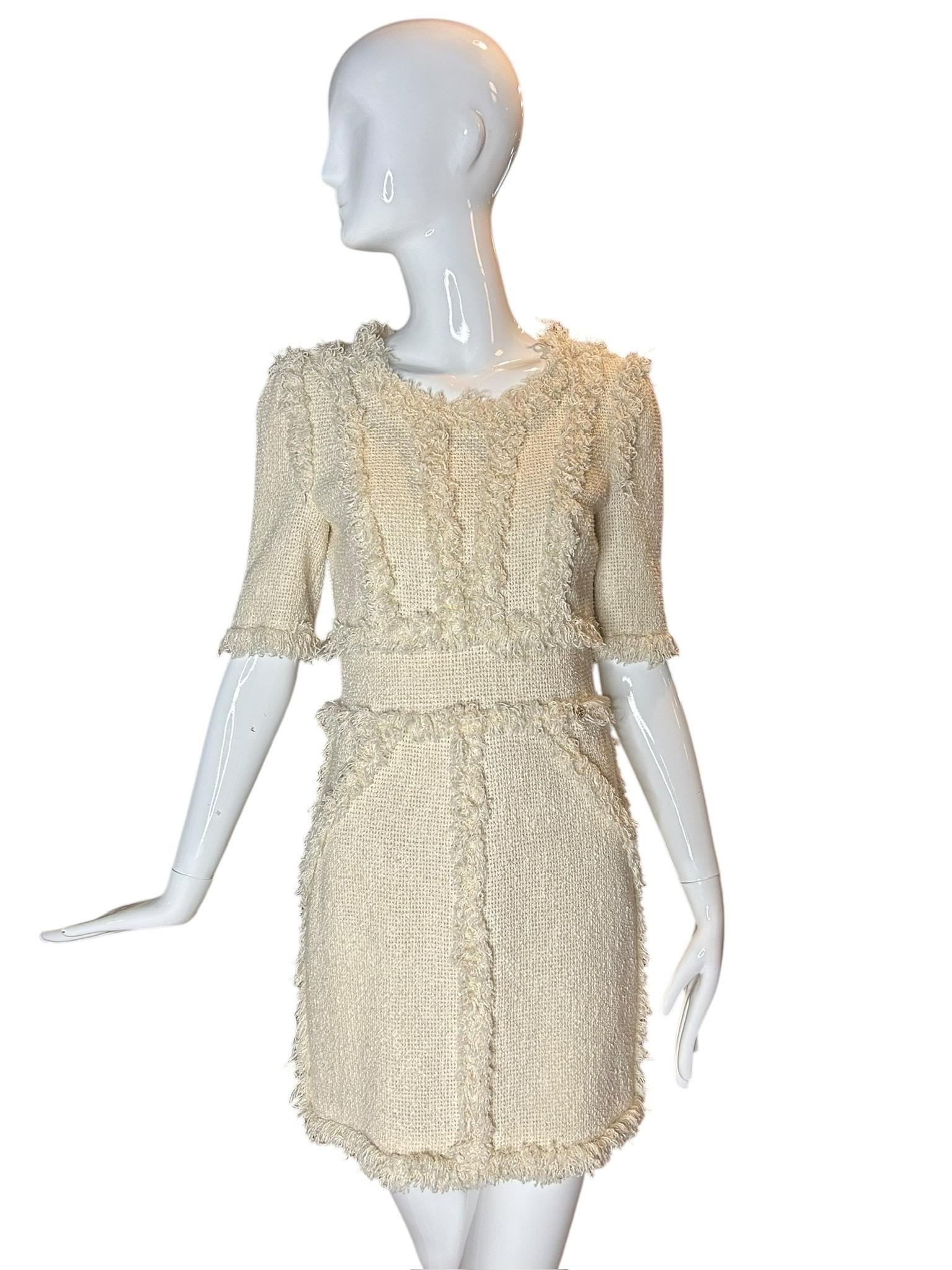 Chanel Printemps 2010 Mini robe bouclée ivoire avec bordures à franges - Echantillon Taille 38 en vente 8