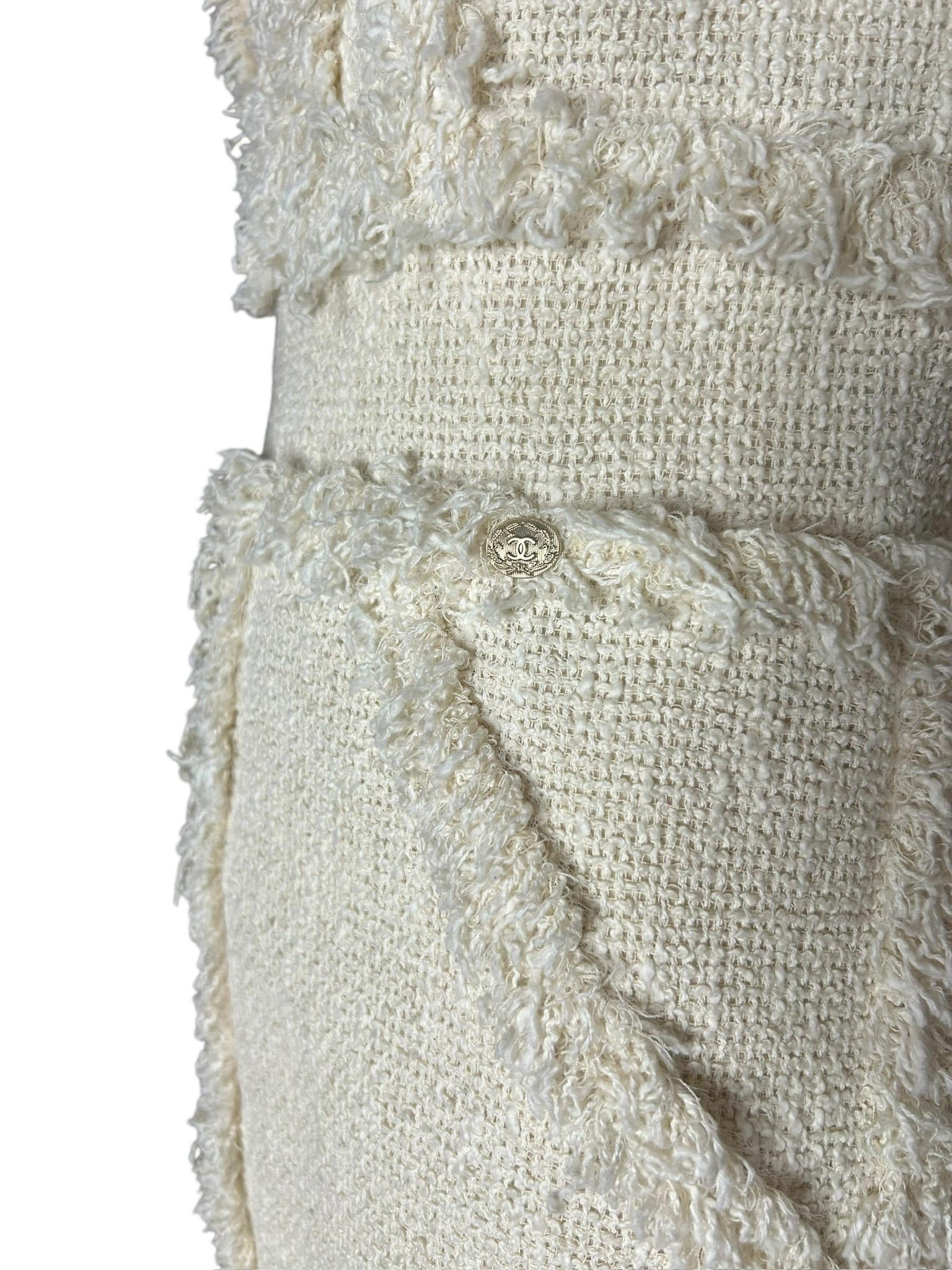 Chanel Printemps 2010 Mini robe bouclée ivoire avec bordures à franges - Echantillon Taille 38 Pour femmes en vente