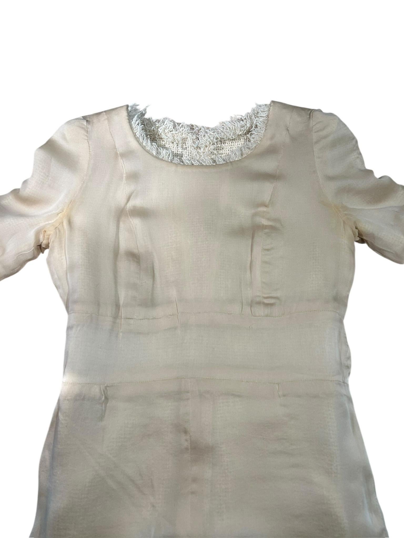 Chanel Printemps 2010 Mini robe bouclée ivoire avec bordures à franges - Echantillon Taille 38 en vente 1