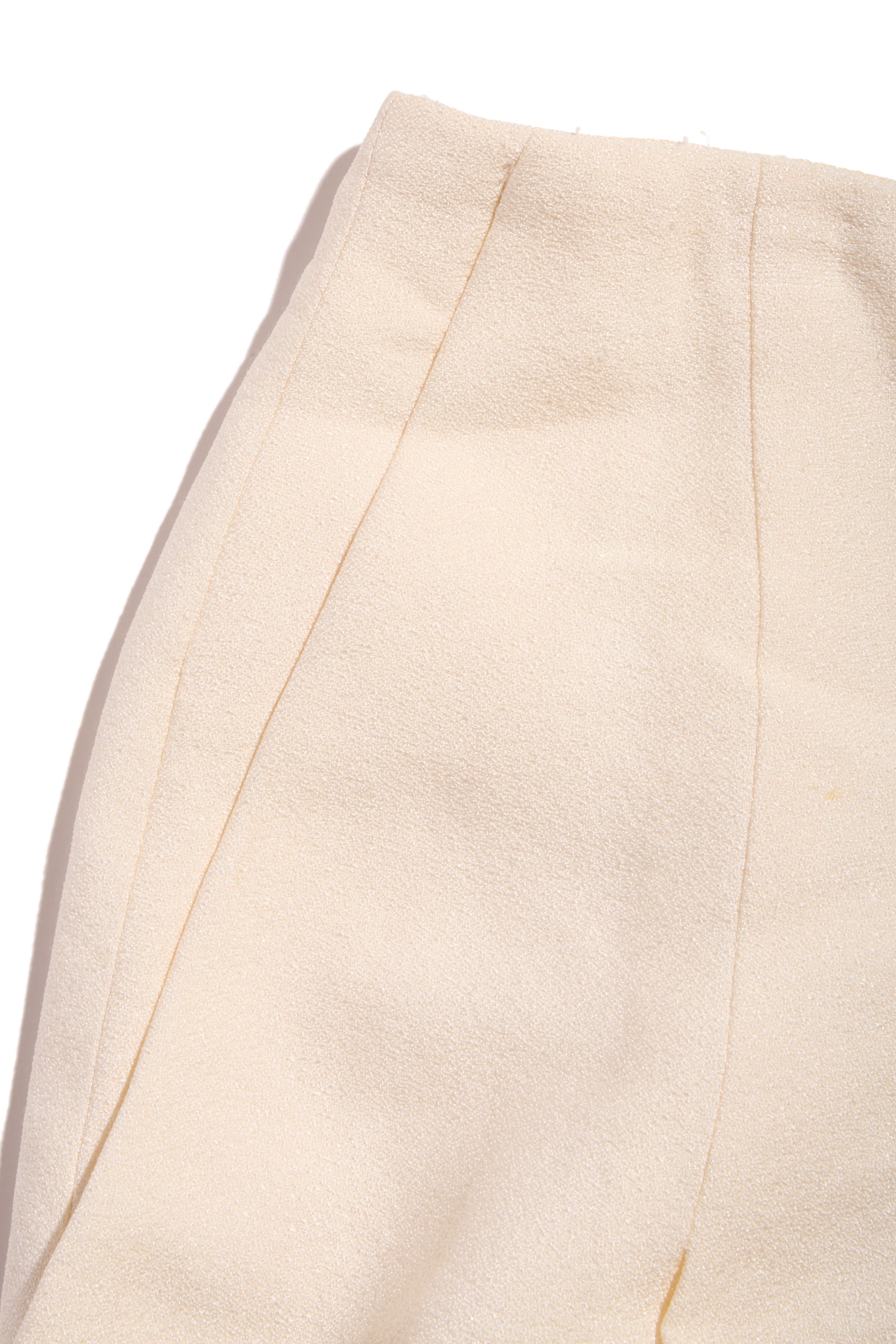 Chanel Printemps 2012 Short plissé en soie crème avec bouton CC en cristal FR 38 en vente 1