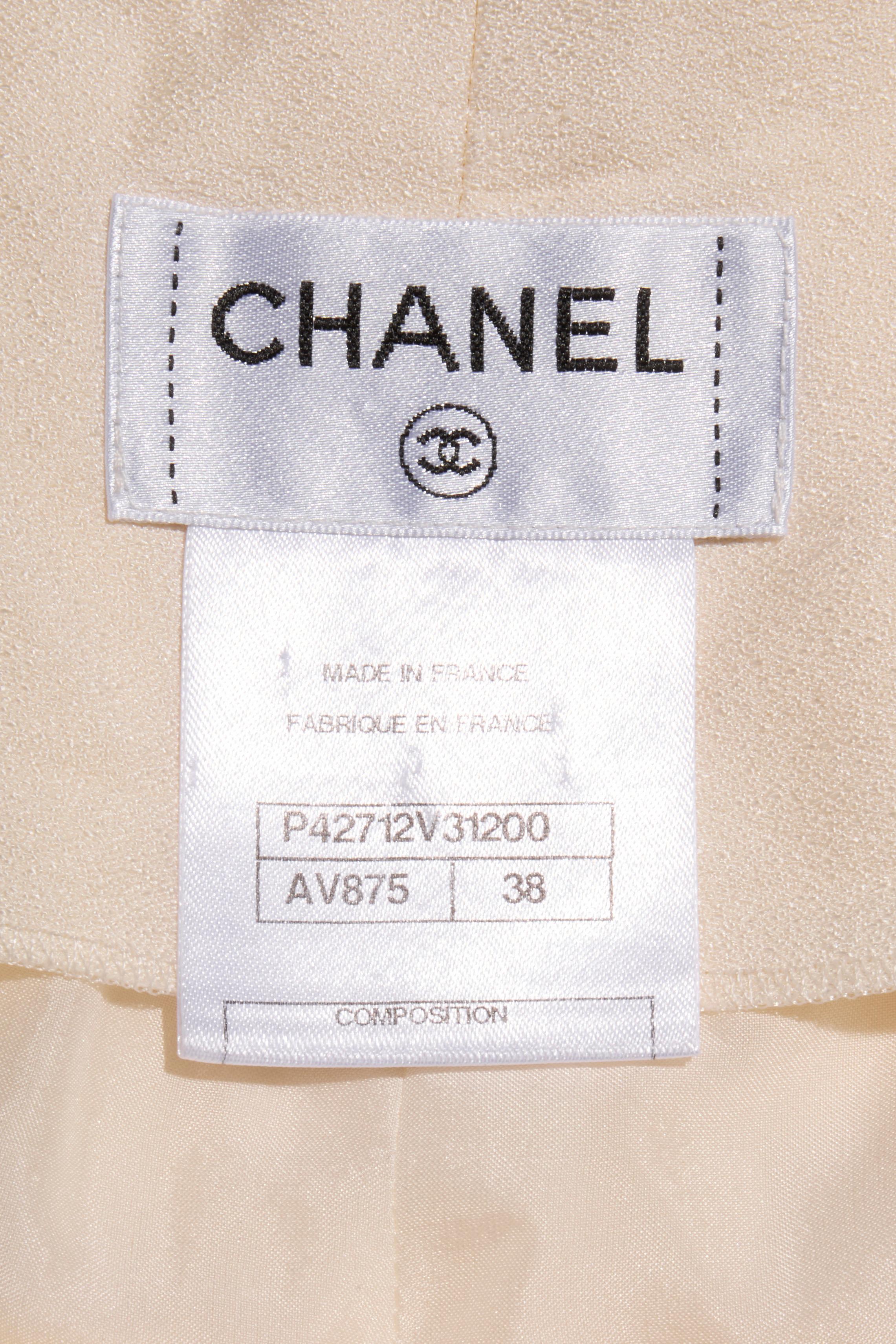 Chanel Printemps 2012 Short plissé en soie crème avec bouton CC en cristal FR 38 en vente 3