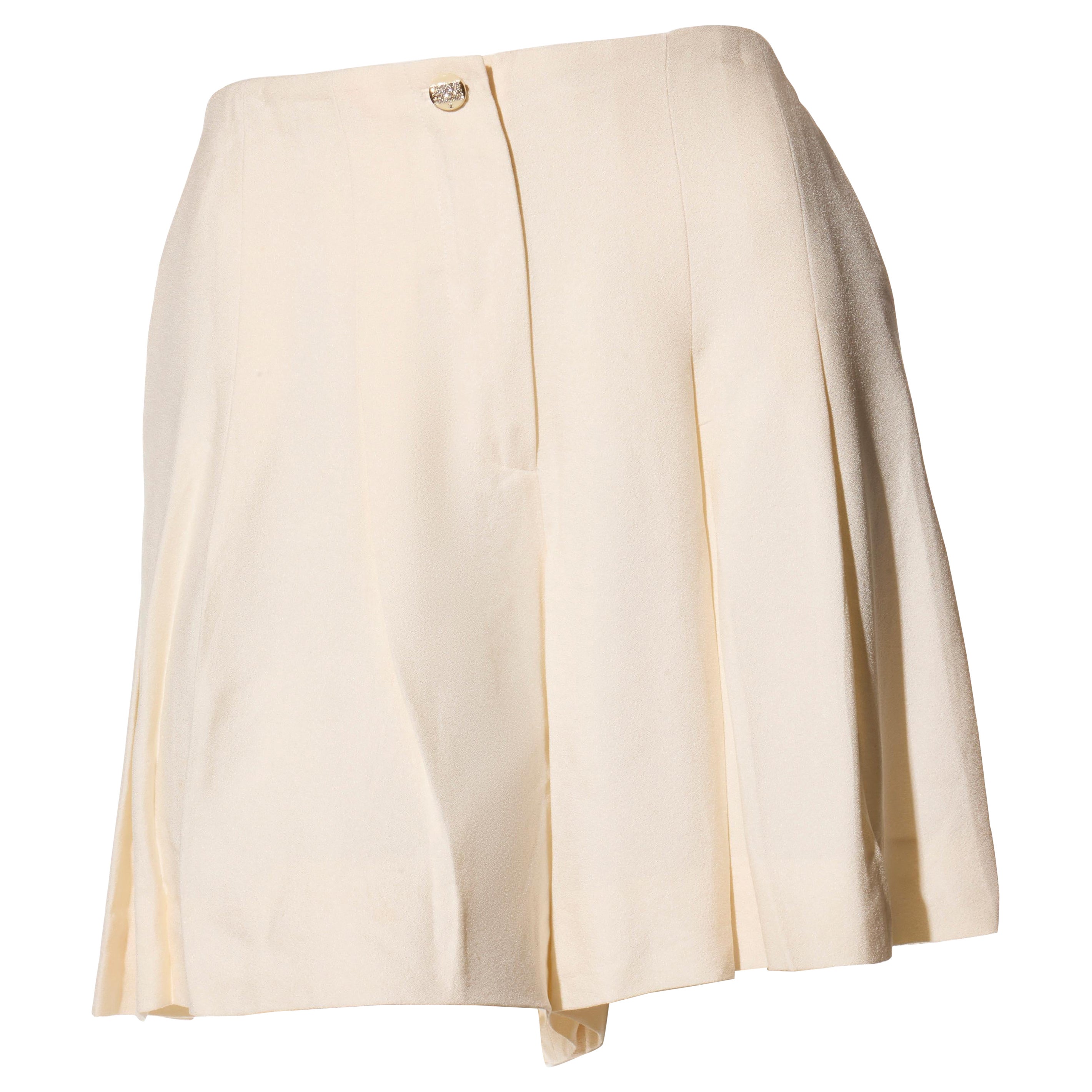 Chanel Printemps 2012 Short plissé en soie crème avec bouton CC en cristal FR 38