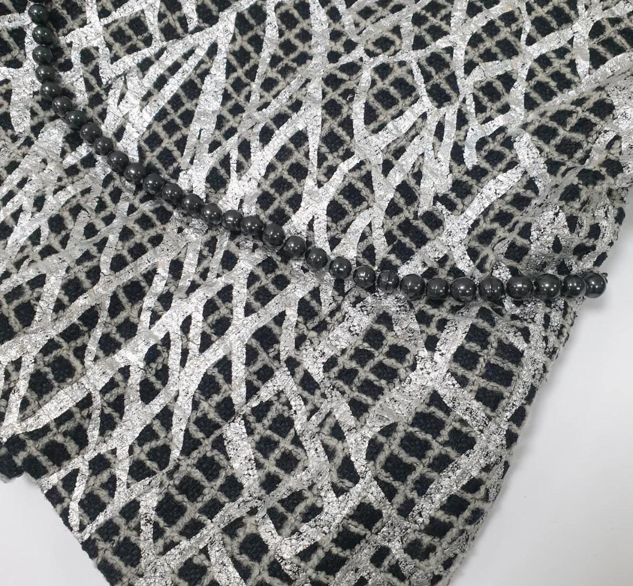 Chanel Primavera 2012 Graffiti Tweed Nero Bianco Giacca Sz.38 in vendita 7