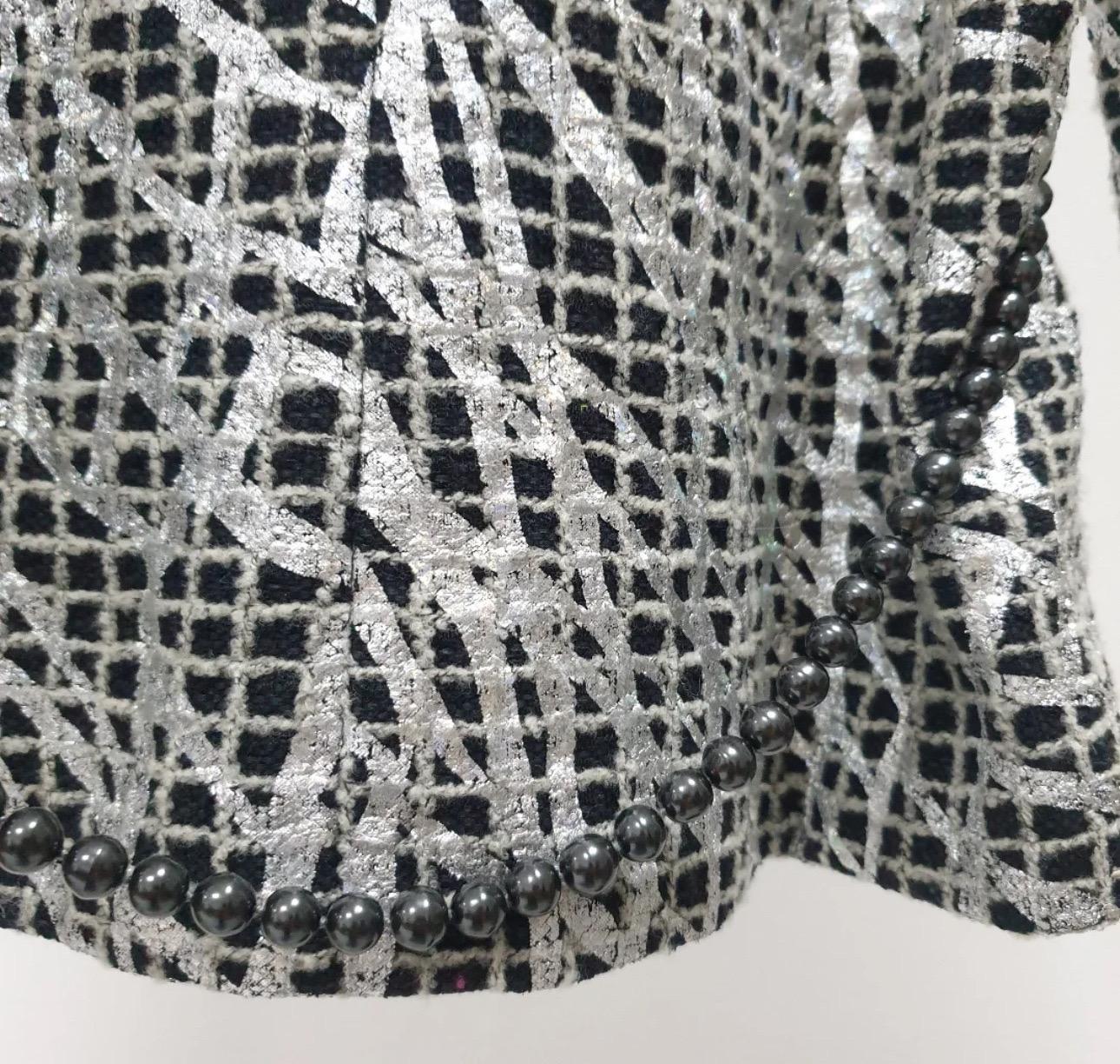 Chanel Primavera 2012 Graffiti Tweed Nero Bianco Giacca Sz.38 in vendita 4