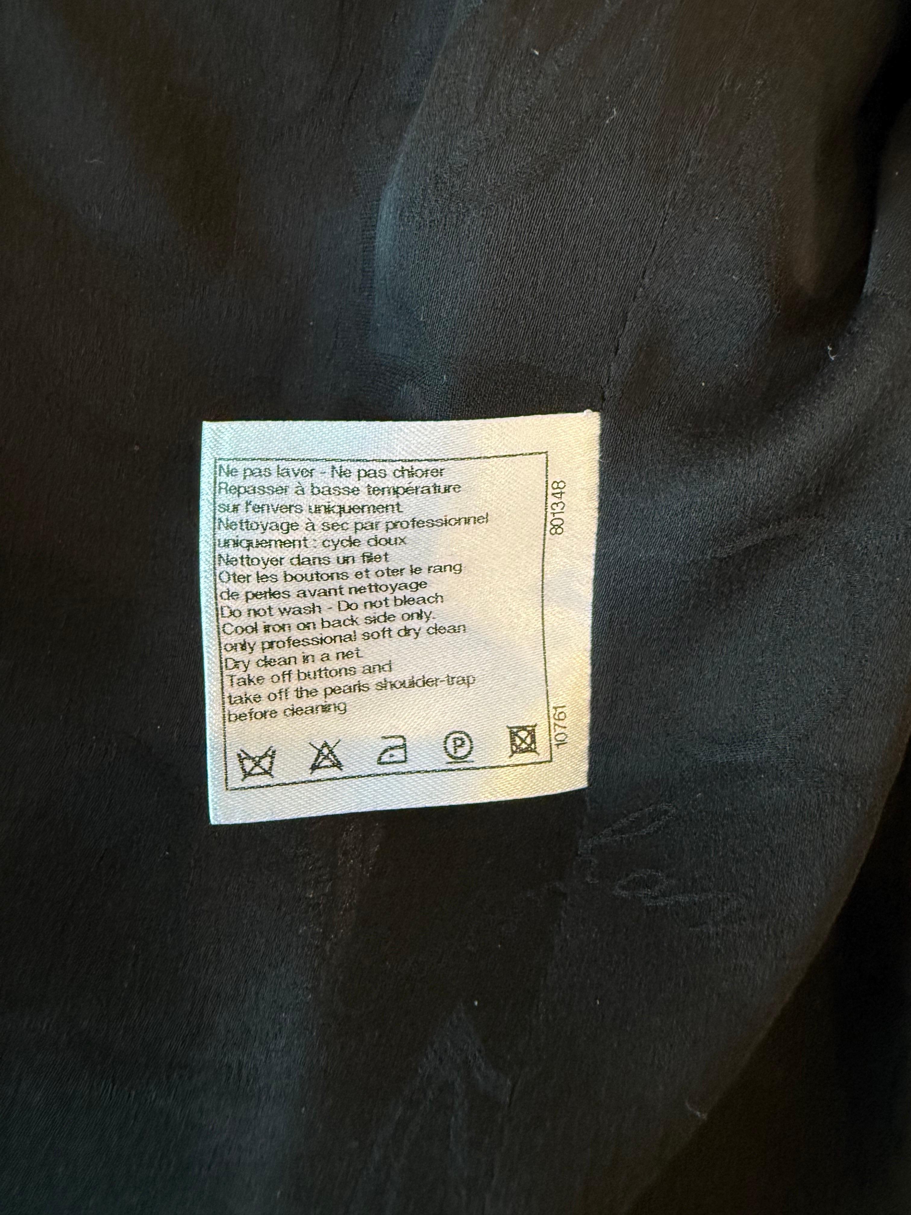 Chanel Spring 2012 Karl Lagerfeld Black White Silver Size 44 Hand Painted Blazer For Sale 11