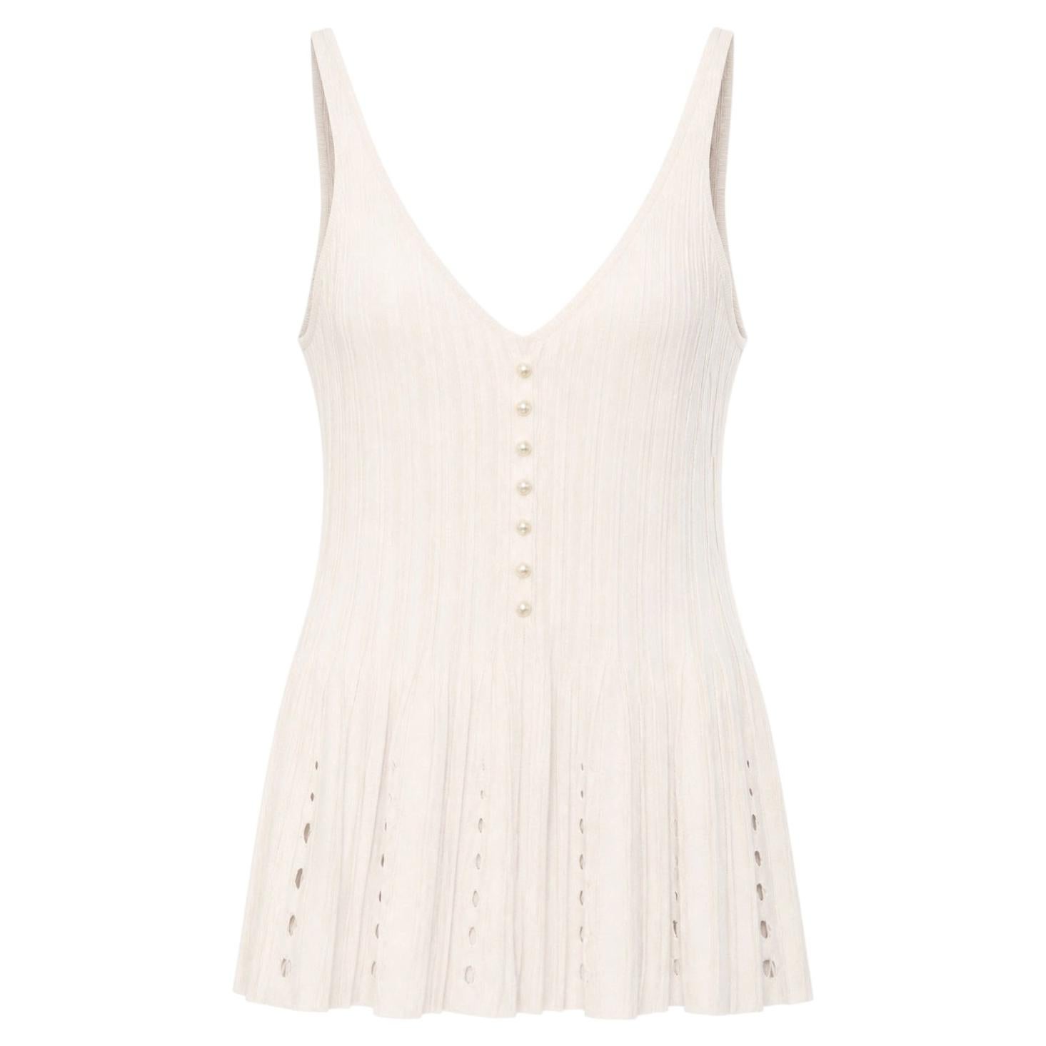 Chanel Frühjahr 2012 – Blassrosa Oberteil mit Akkordeon-Strick, Perlenknöpfen und Peplum-Saum