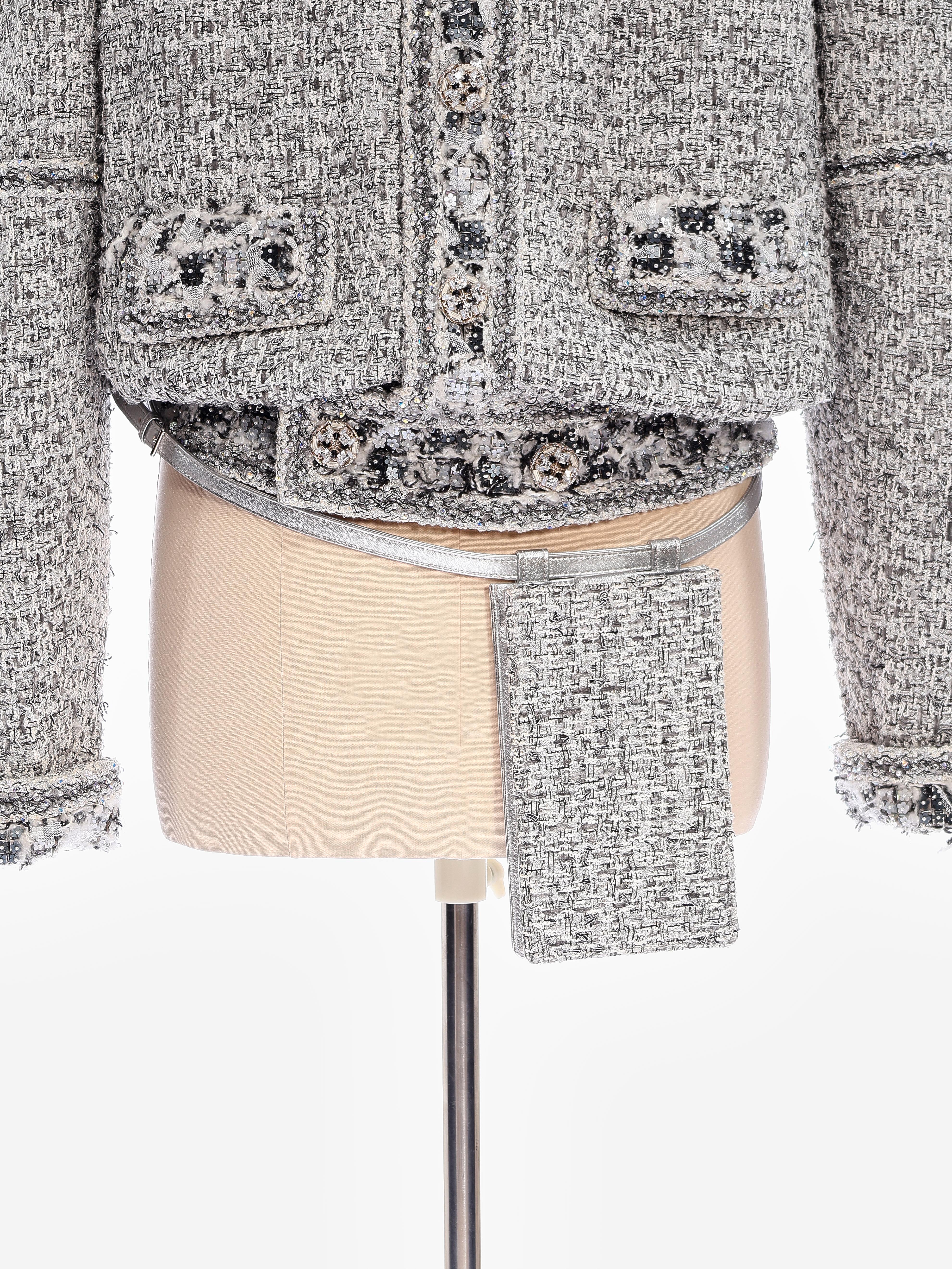 Chanel Frühjahr 2016 Haute Couture Verschönerte Tweed Jacke mit Broschen & Matchi im Angebot 7