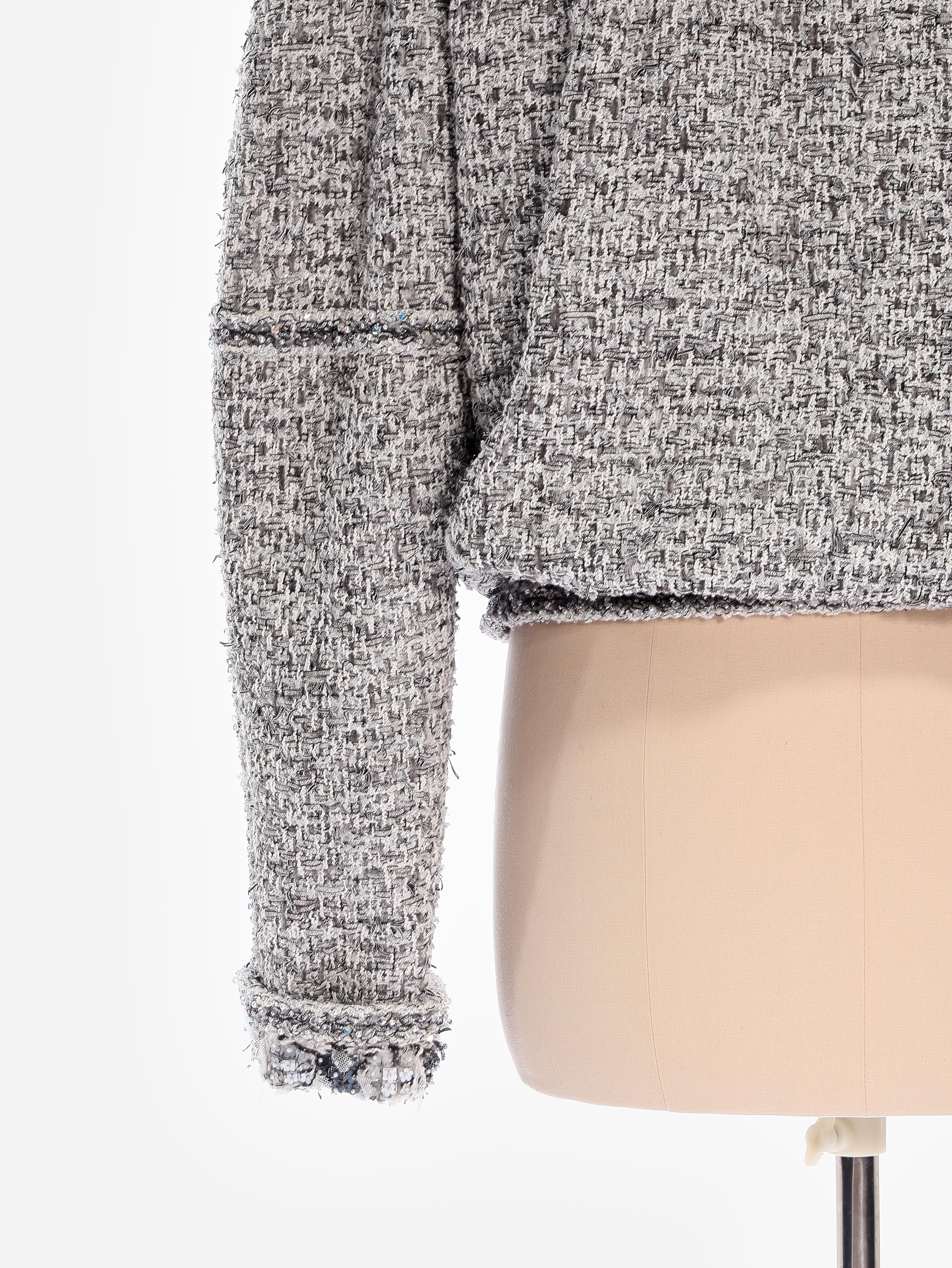 Chanel Frühjahr 2016 Haute Couture Verschönerte Tweed Jacke mit Broschen & Matchi im Angebot 12