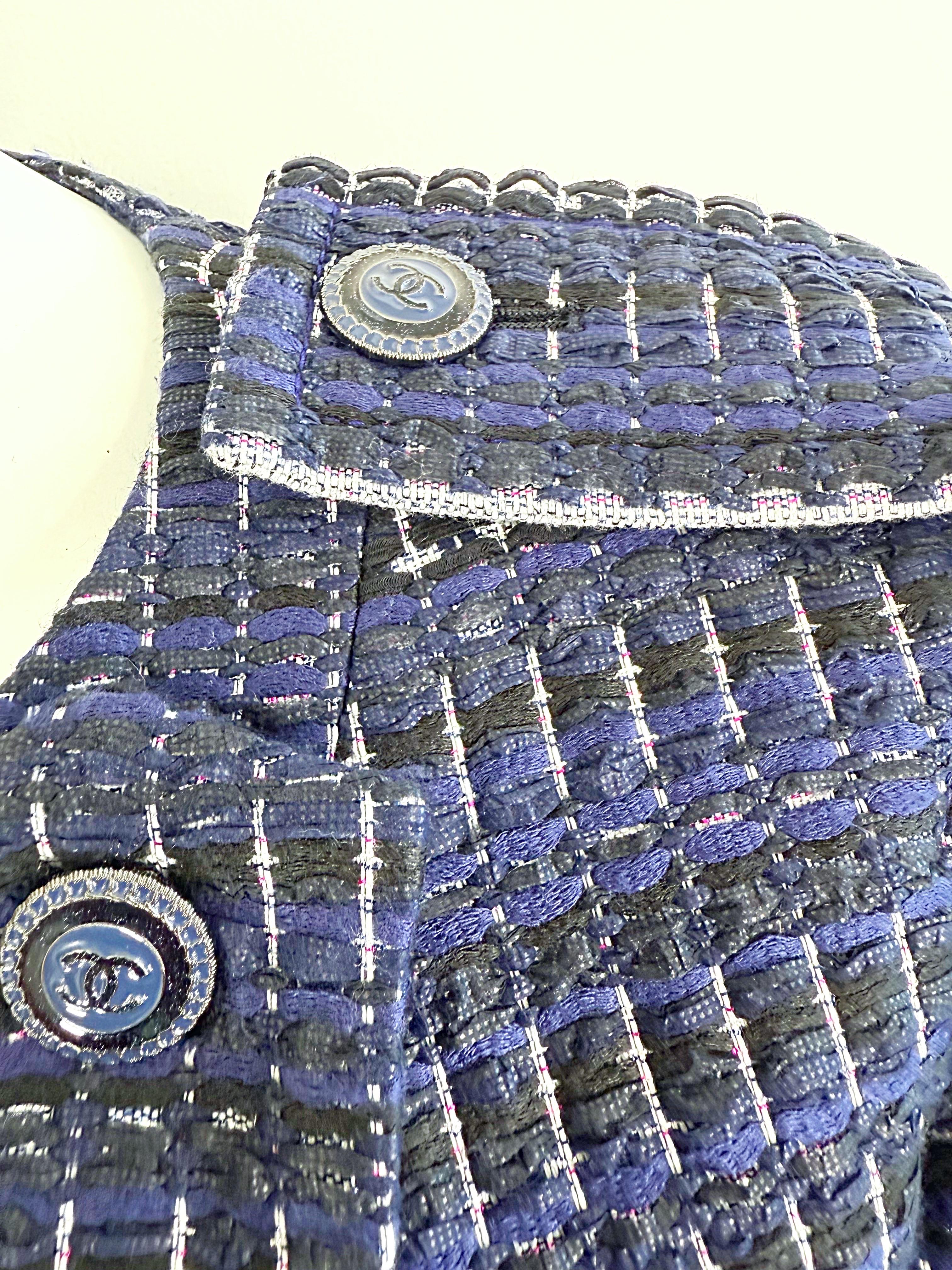 Chanel Spring 2016 Navy Blue Fantasy Tweed Size 42 Metallic Jacket For Sale 16