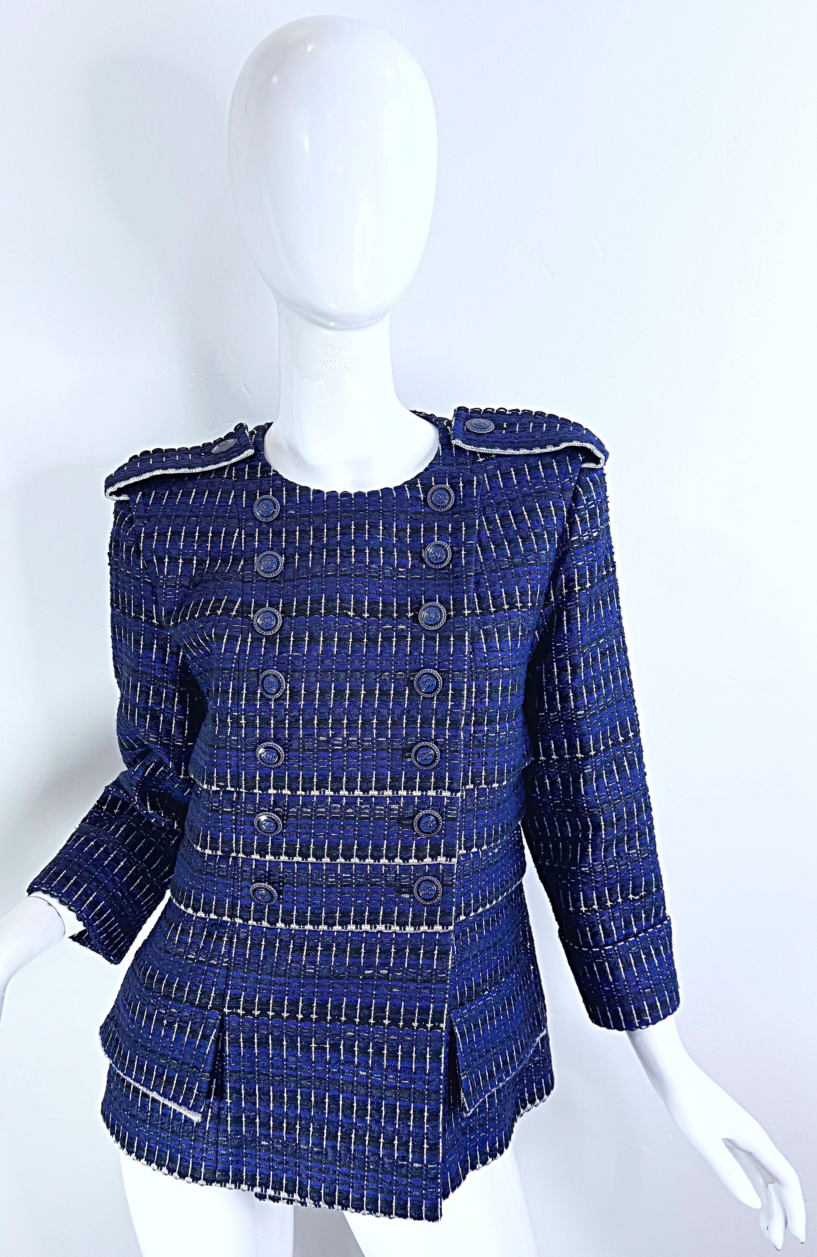 Chanel Spring 2016 Navy Blue Fantasy Tweed Size 42 Metallic Jacket In Excellent Condition For Sale In San Diego, CA